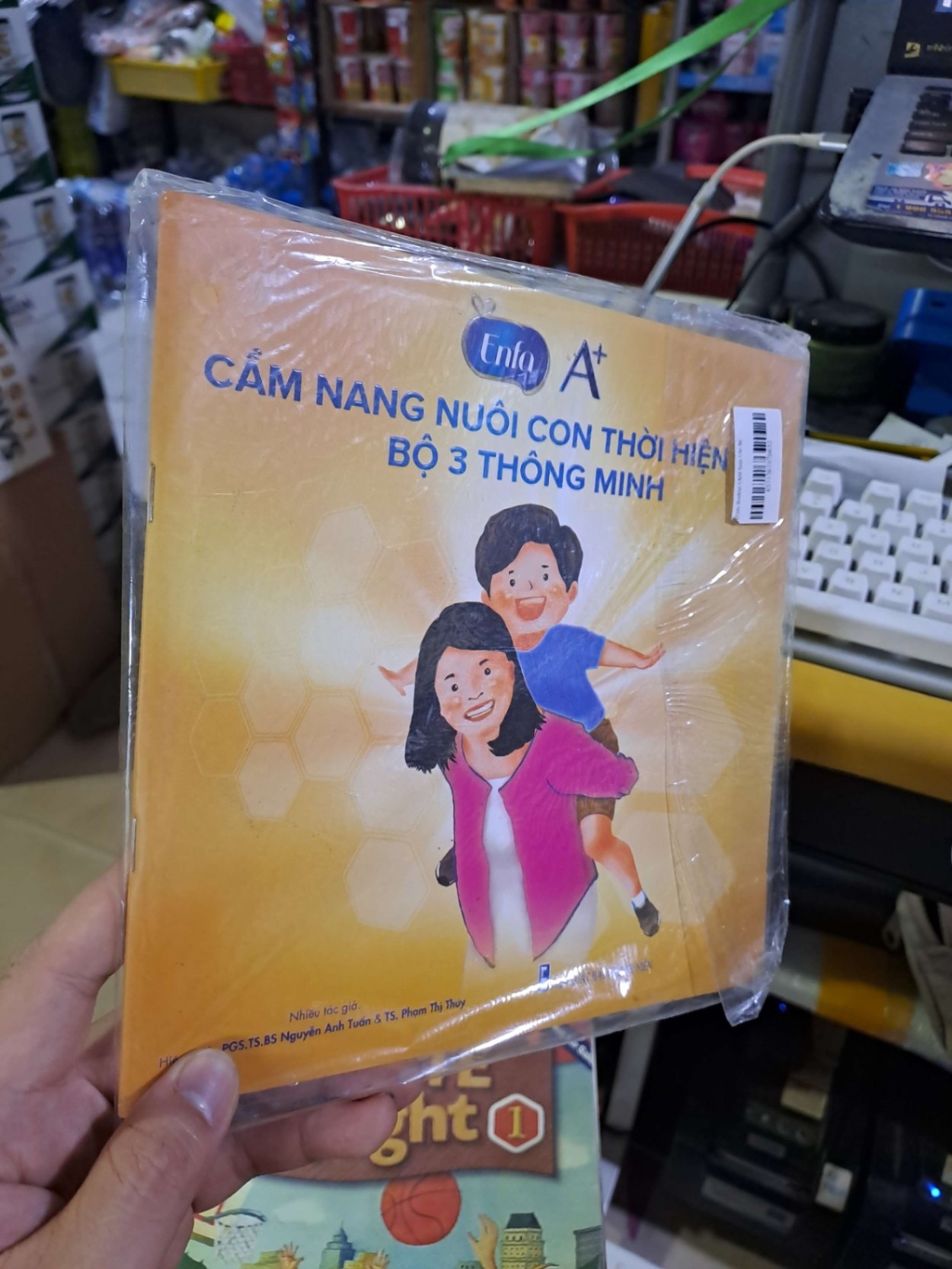 Cẩm nang nuôi con thời hiện đại bộ 3 thông minh 1000đ HCM0109 TẶNG SÁCH CŨ