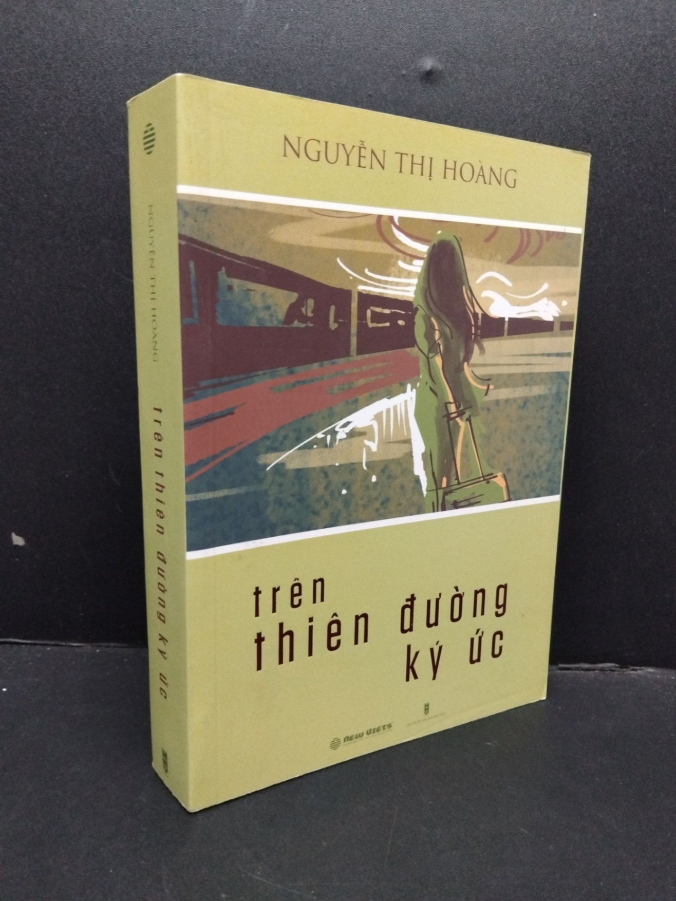 Trên thiên đường ký ức mới 90% bẩn nhẹ 2020 HCM1008 Nguyễn Thị Hoàng VĂN HỌC (NSX)