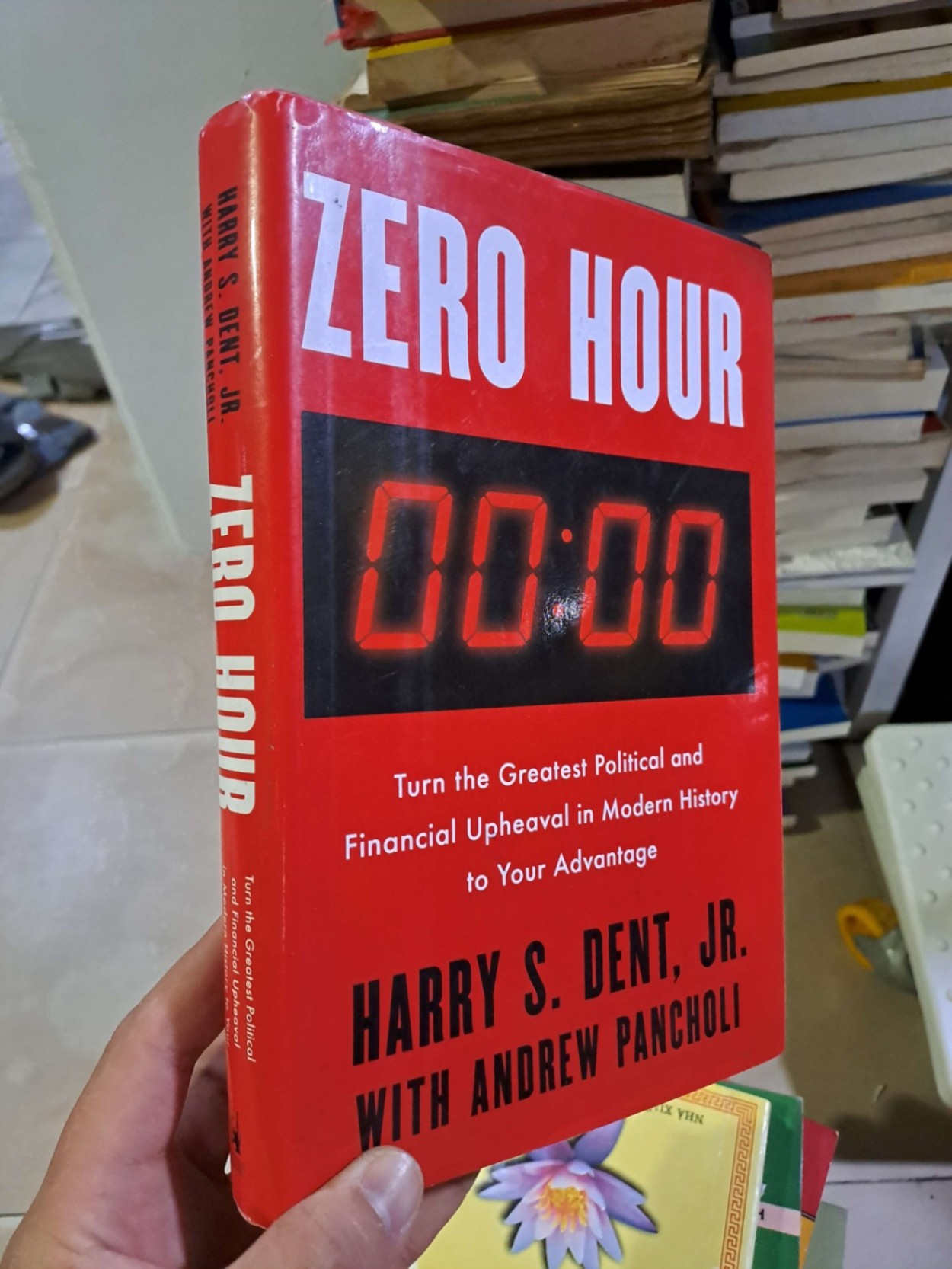 Zero Hour bìa cứng ố có viết ít ENGLISH BOOKS HCM2908