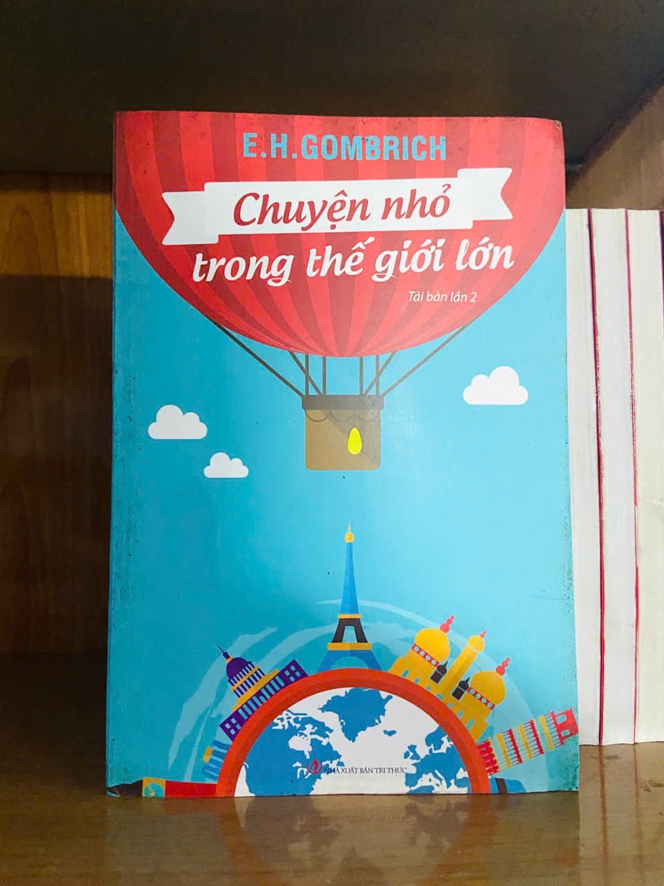 Chuyện nhỏ trong thế giới lớn / E.H.Gombrich VĂN HỌC VAVO1301-118