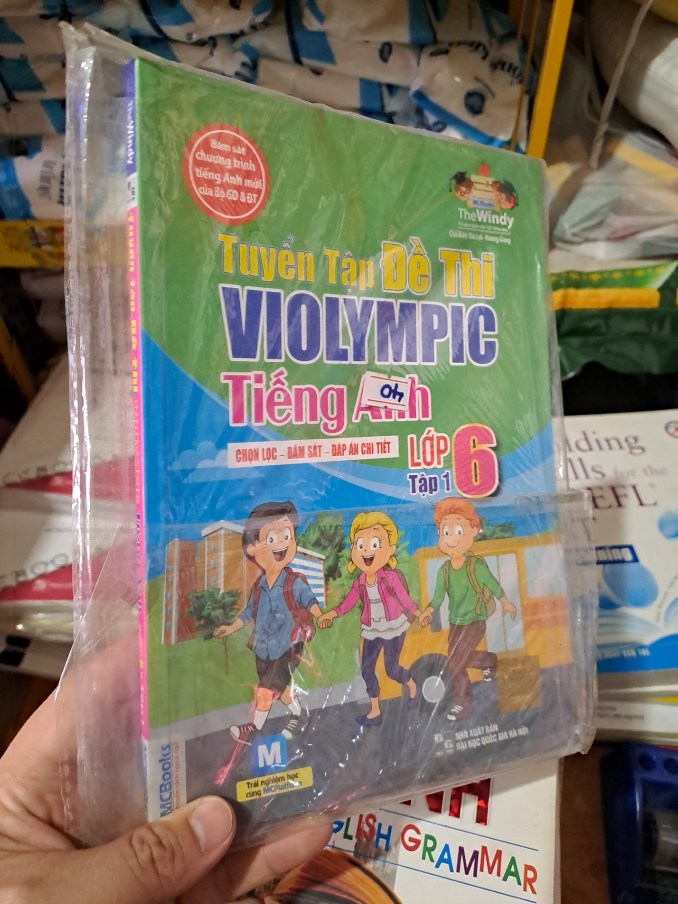 Tuyển tập đề thi VIOLYMPIC tiếng anh lớp 6 tập 1 mới 90% HCM0808 HỌC NGOẠI NGỮ