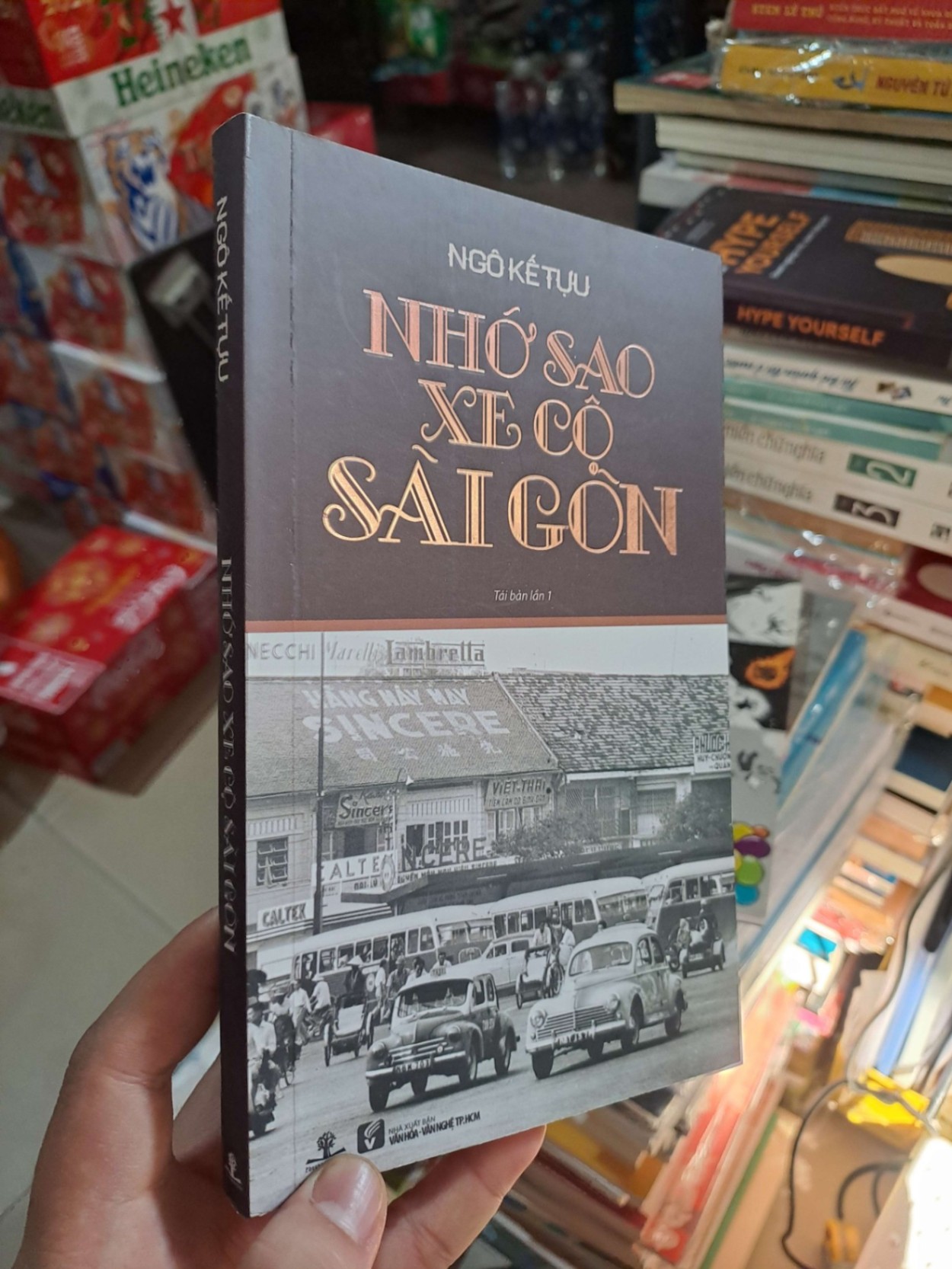 Nhớ Sao Xe Cộ Sài Gòn - Ngô Kế Tựu - 2017 mới 80% ố - Văn học Việt Nam - HMT3012 (NSX)