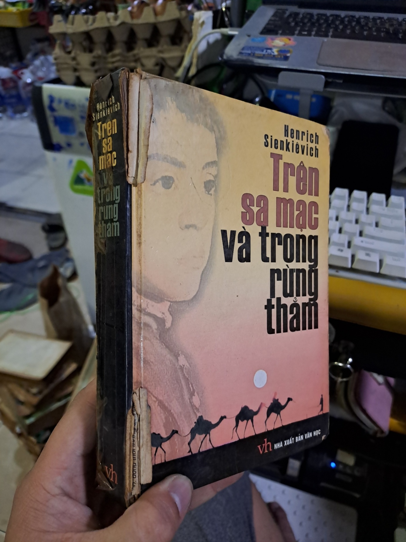 Trên sa mạc và trong rừng thẳm 2003 mới 70% ố bìa cứng chóc bìa Văn học nước ngoài HCM1709 (NSX)