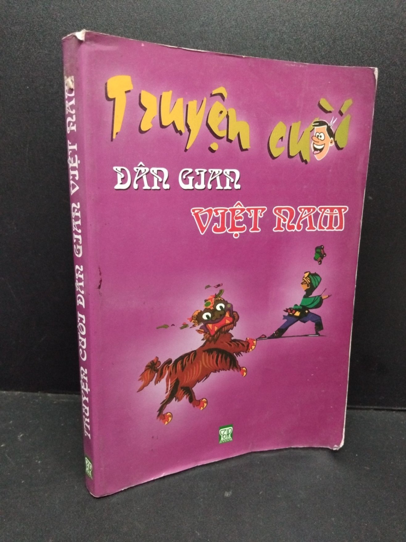 Truyện cười dân gian Việt Nam mới 80% ố gấp bìa có viết trang cuối 2009 HCM2809 VĂN HỌC (NSX)