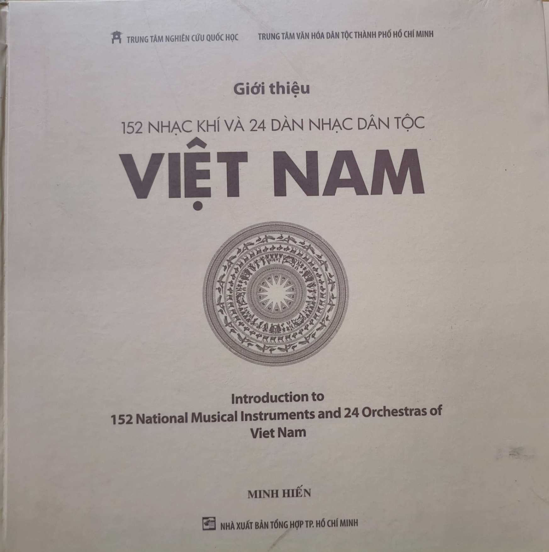 GIỚI THIỆU NHẠC KHÍ VÀ DÀN NHẠC DÂN TỘC - MINH HIỂN - 2012 - 579 trang - Bìa cứng - Mới xé seal ANTQ2308 LỊCH SỬ - CHÍNH TRỊ - TRIẾT HỌC