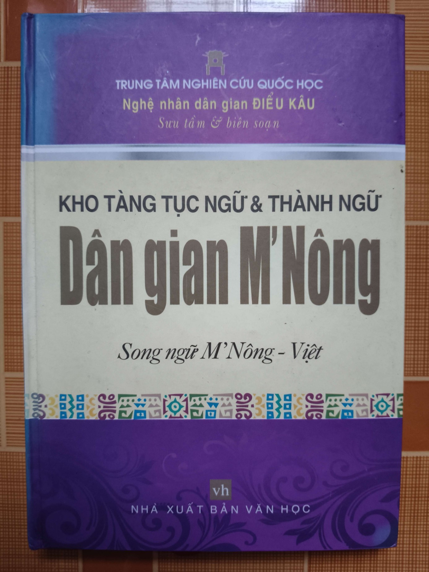 Kho tàng thành ngữ tục ngữ dân gian M'Nông L5 - 2010 - 294 trang VĂN HỌC ANTQ2012-213