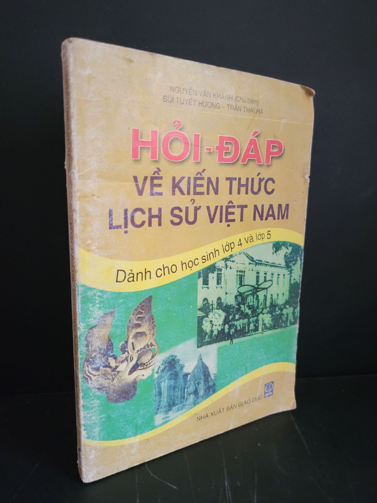 Hỏi đáp về kiến thức lịch sử Việt Nam mới 70% bẩn bìa, ố nhẹ, tróc bìa, tróc gáy 2006 Nguyễn Văn Khánh HCM3004 GIÁO KHOA (NSX)