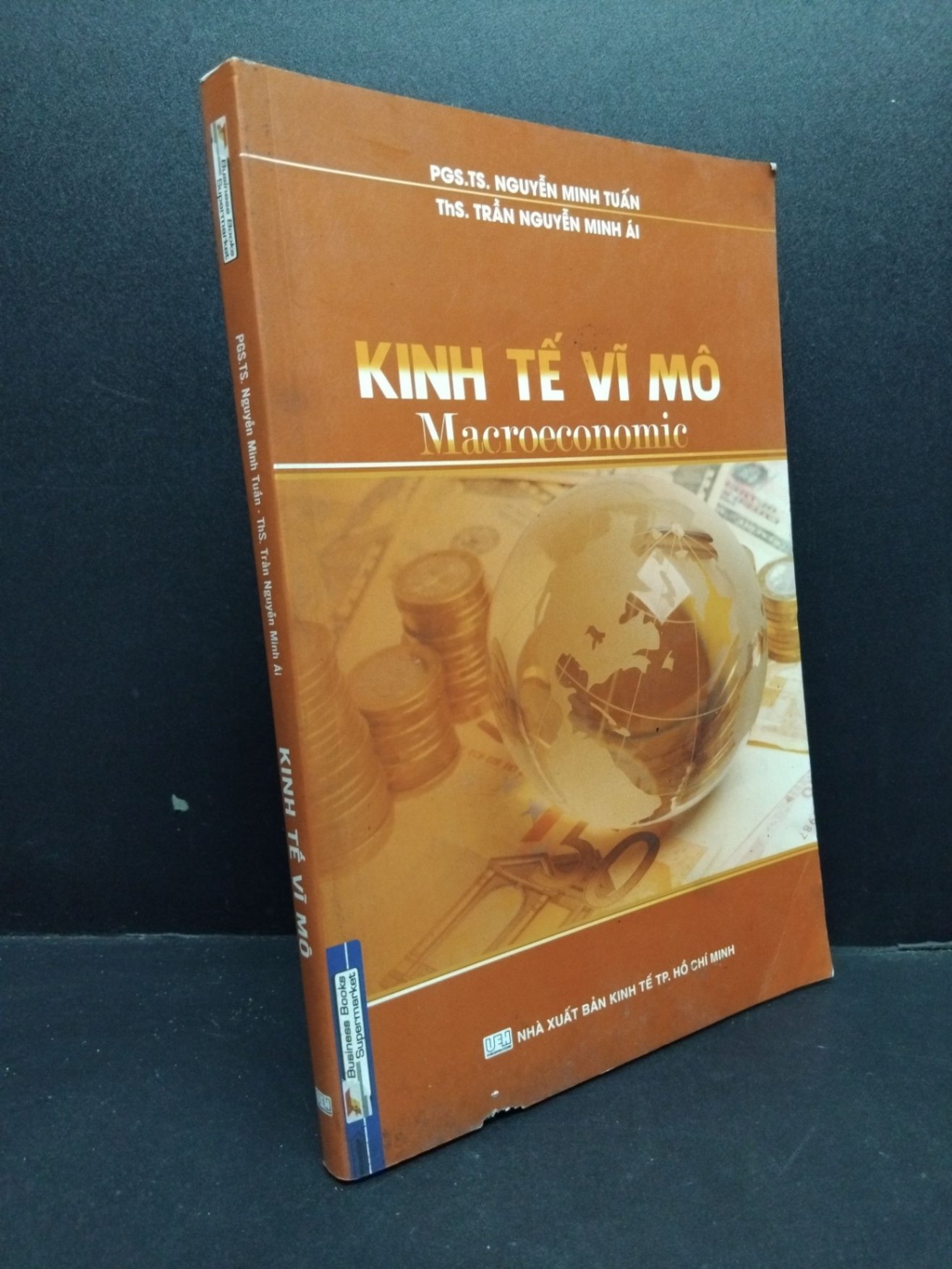 Kinh tế vĩ mô mới 80% ố rách bìa trước HCM2606 Nguyễn Minh Tuấn GIÁO TRÌNH, CHUYÊN MÔN (NSX)