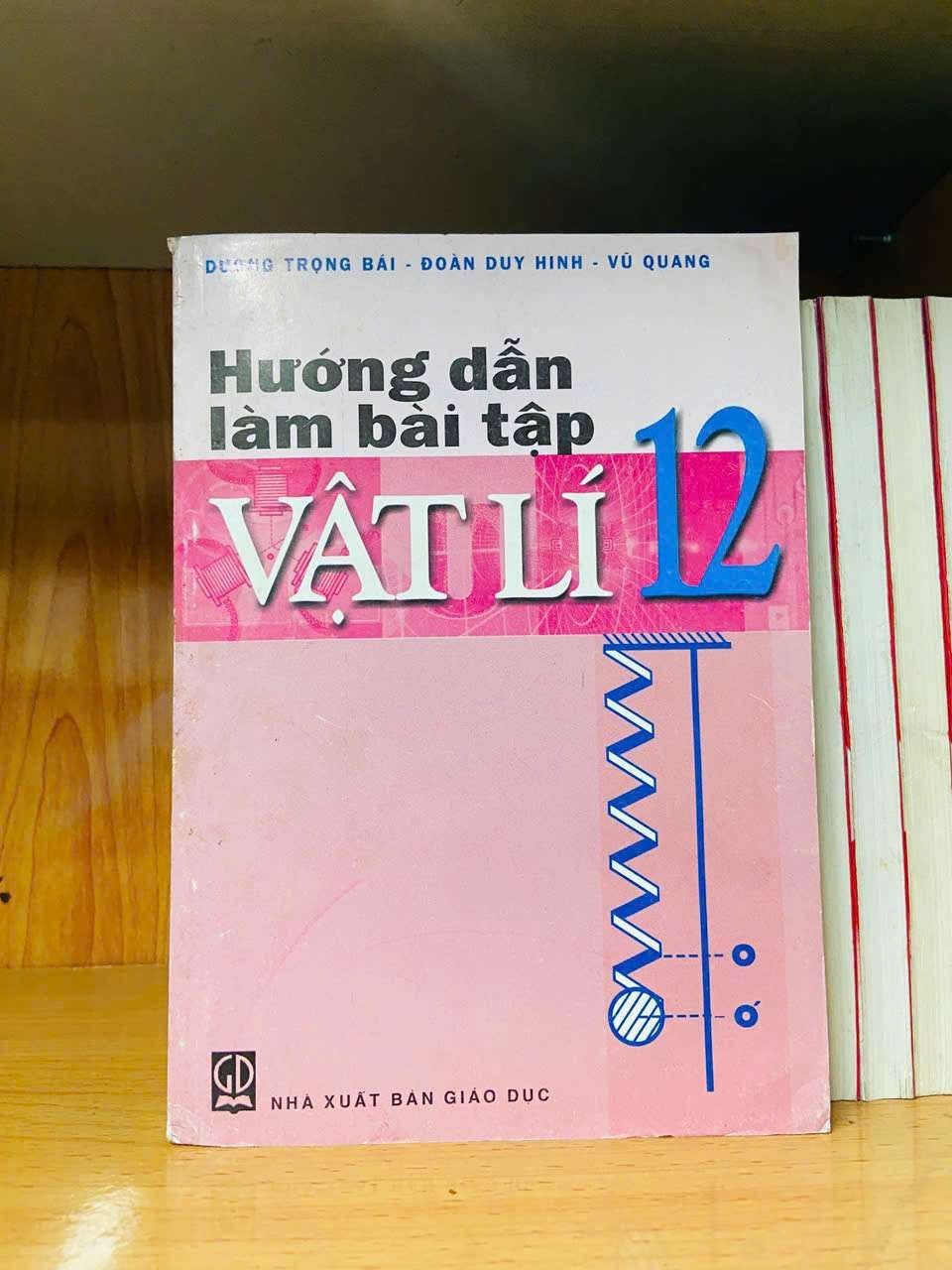 Hướng dẫn làm bài tập Vật Lí 12 - GIÁO TRÌNH, CHUYÊN MÔN - Văn võ - VAVO3110-176