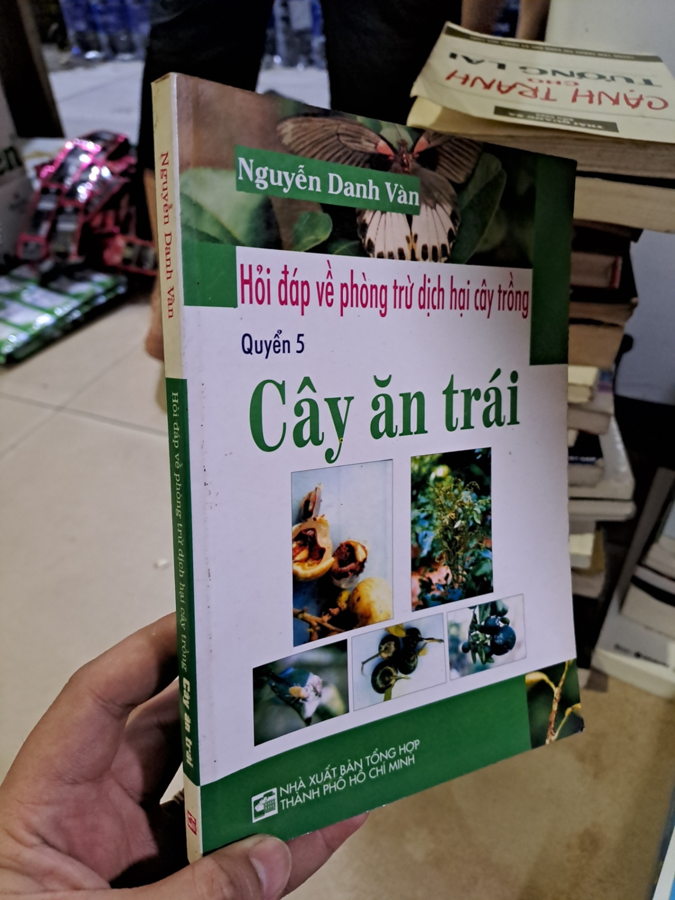 Hỏi đáp về phòng trừ dịch hại cây trồng quyển 5 cây ăn trái mới 90% Nguyễn Danh Vàn 2008 HCM0308 GIÁO TRÌNH, CHUYÊN MÔN (NSX)
