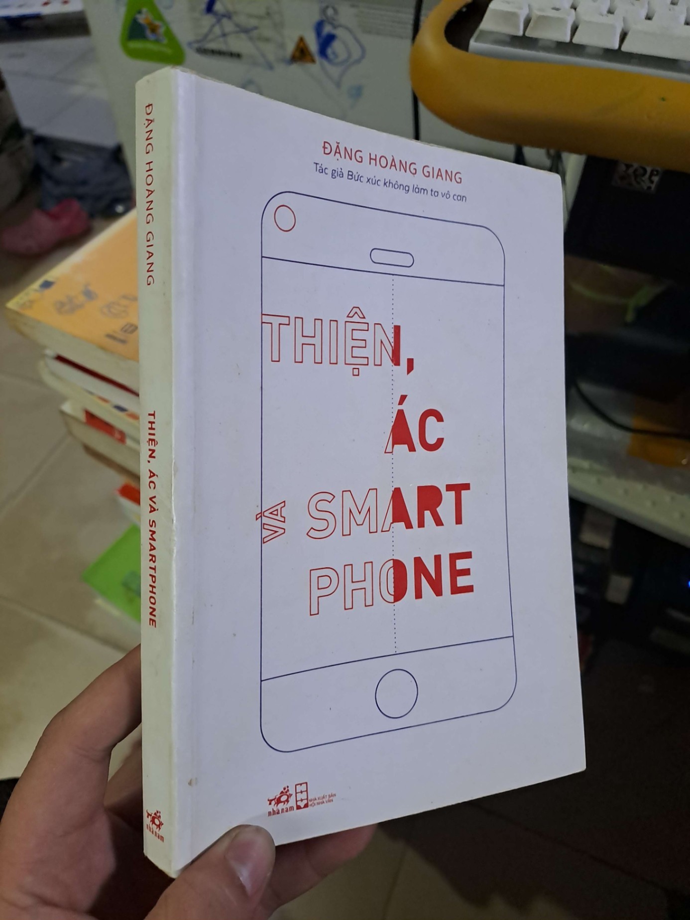 Thiện ác và smart phone Đặng Hoàng giang mới 90% bẩn nhẹ 2017 Văn học Việt Nam HCM1809 (NSX)