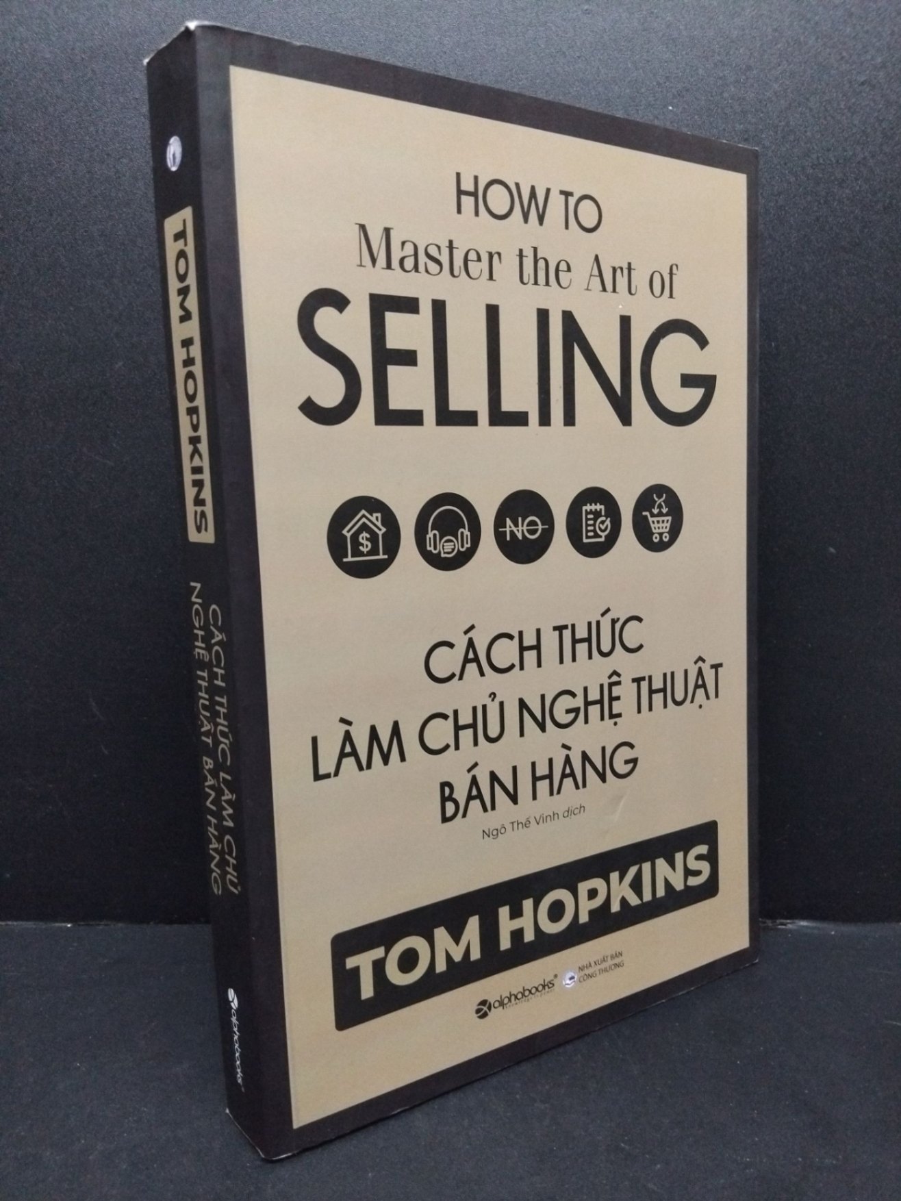 Cách thức làm chủ nghệ thuật bán hàng mới 95% bẩn nhẹ 2019 HCM1008 Tom Hopkins MARKETING KINH DOANH (NSX)