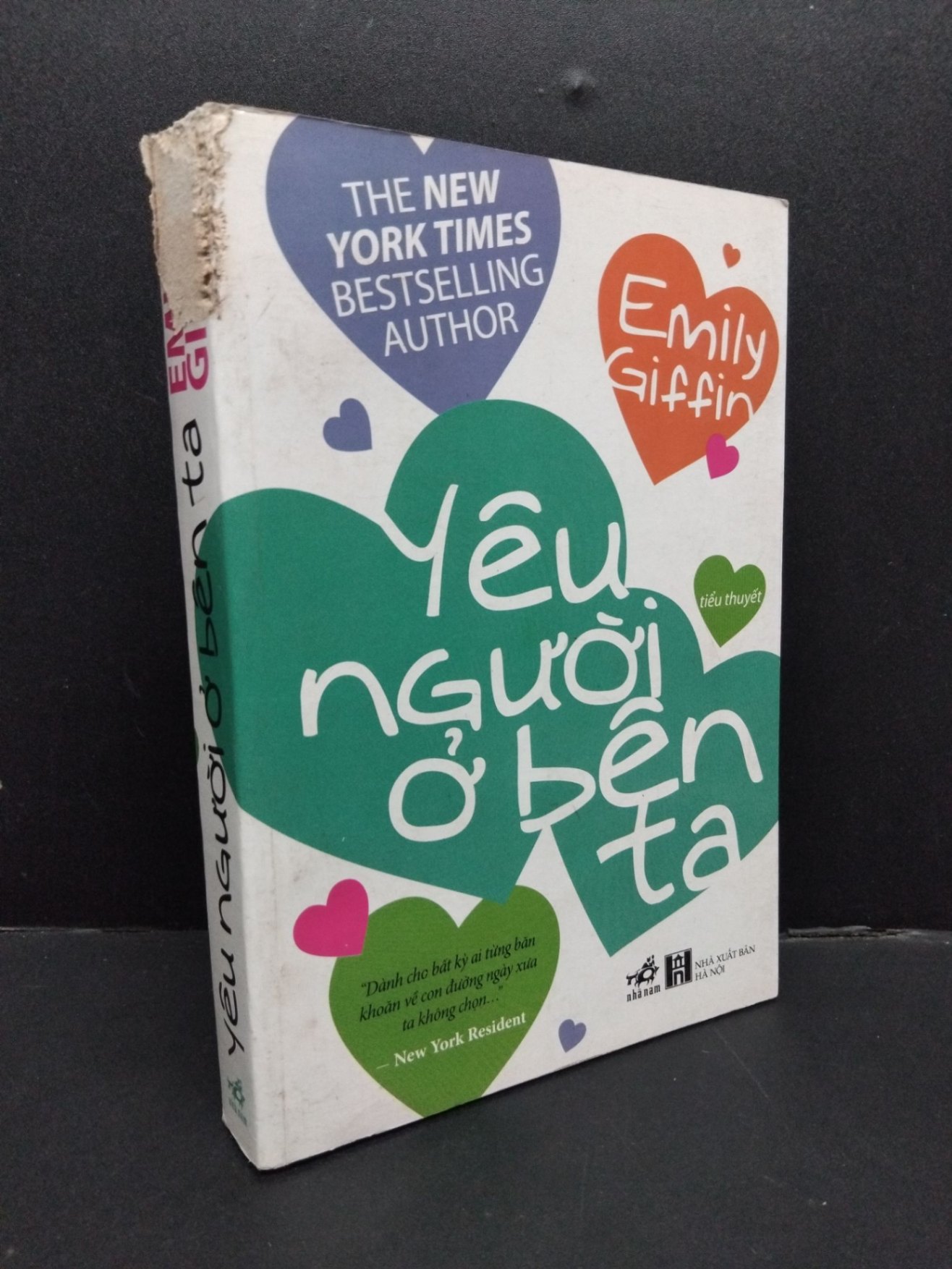 Yêu người ở bên ta mới 70% ố bẩn rách gáy ẩm 2010 HCM1008 Emily Giffin VĂN HỌC