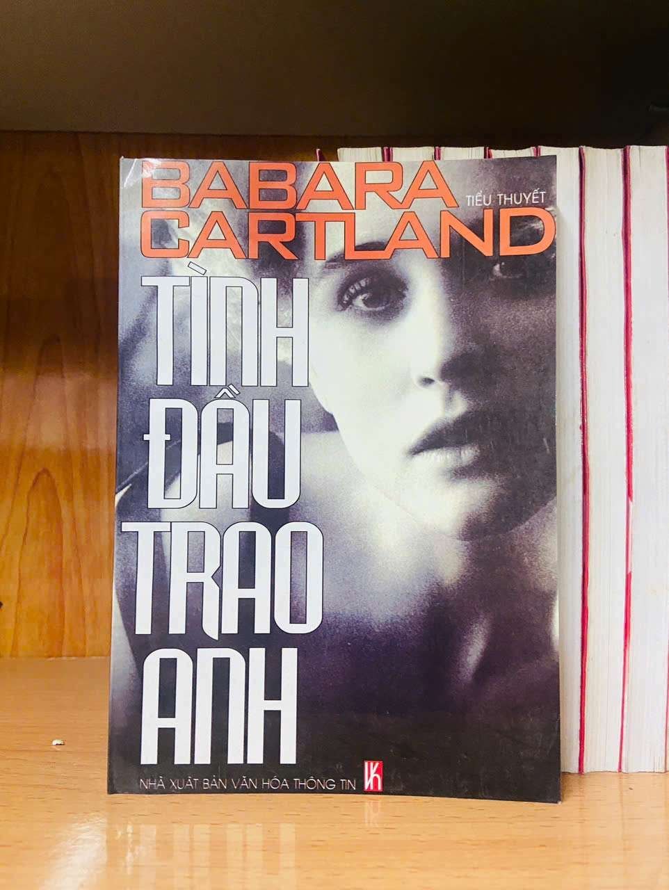 Tình đầu trao anh - Babara Cartland VĂN HỌC VAVO0810