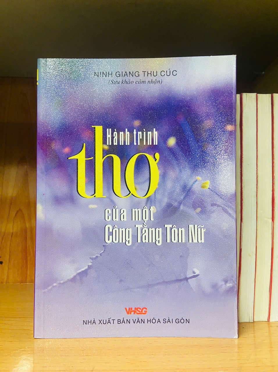 Hành trình thơ của một Công Tằng Tôn Nữ VĂN HỌC VAVO0810
