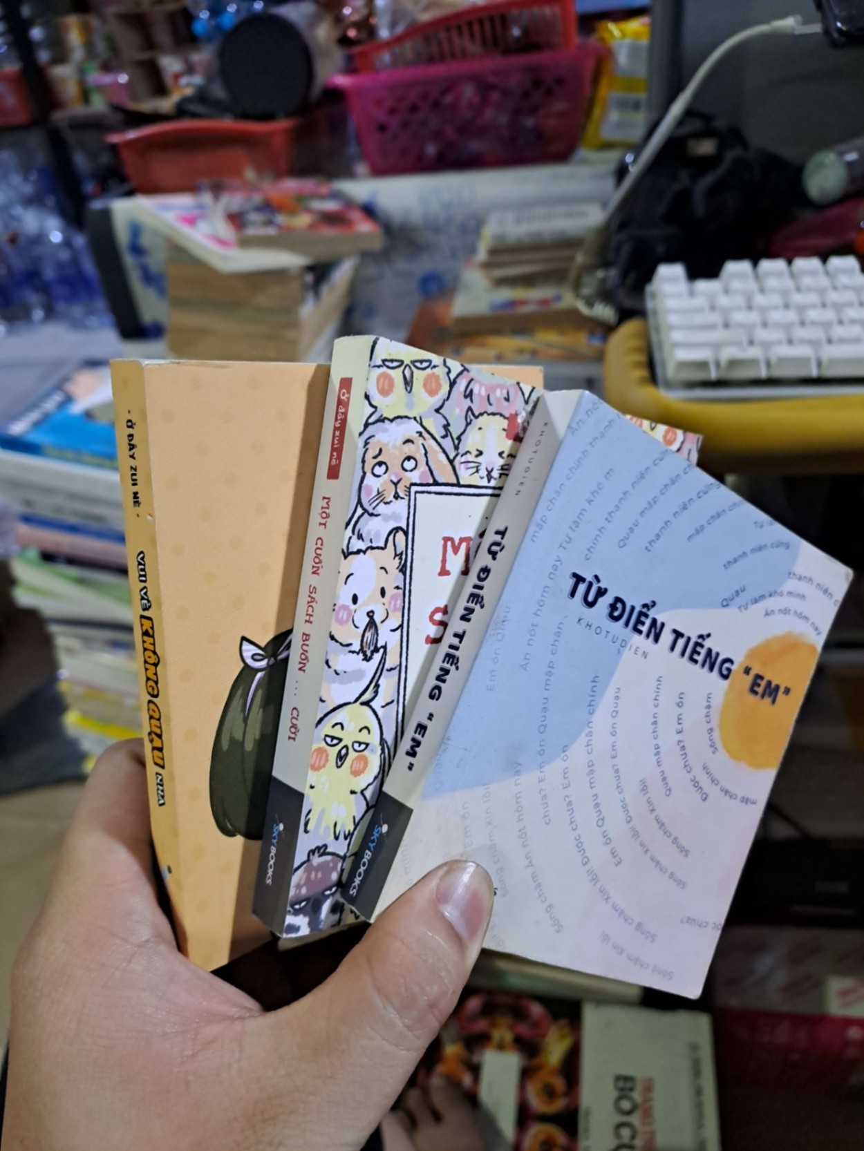 Từ điển tiếng em - một cuốn sách buồn cười - vui vẻ không quạo nha - mới 90% - Truyện teen Việt Nam - HCM0111 (NSX)