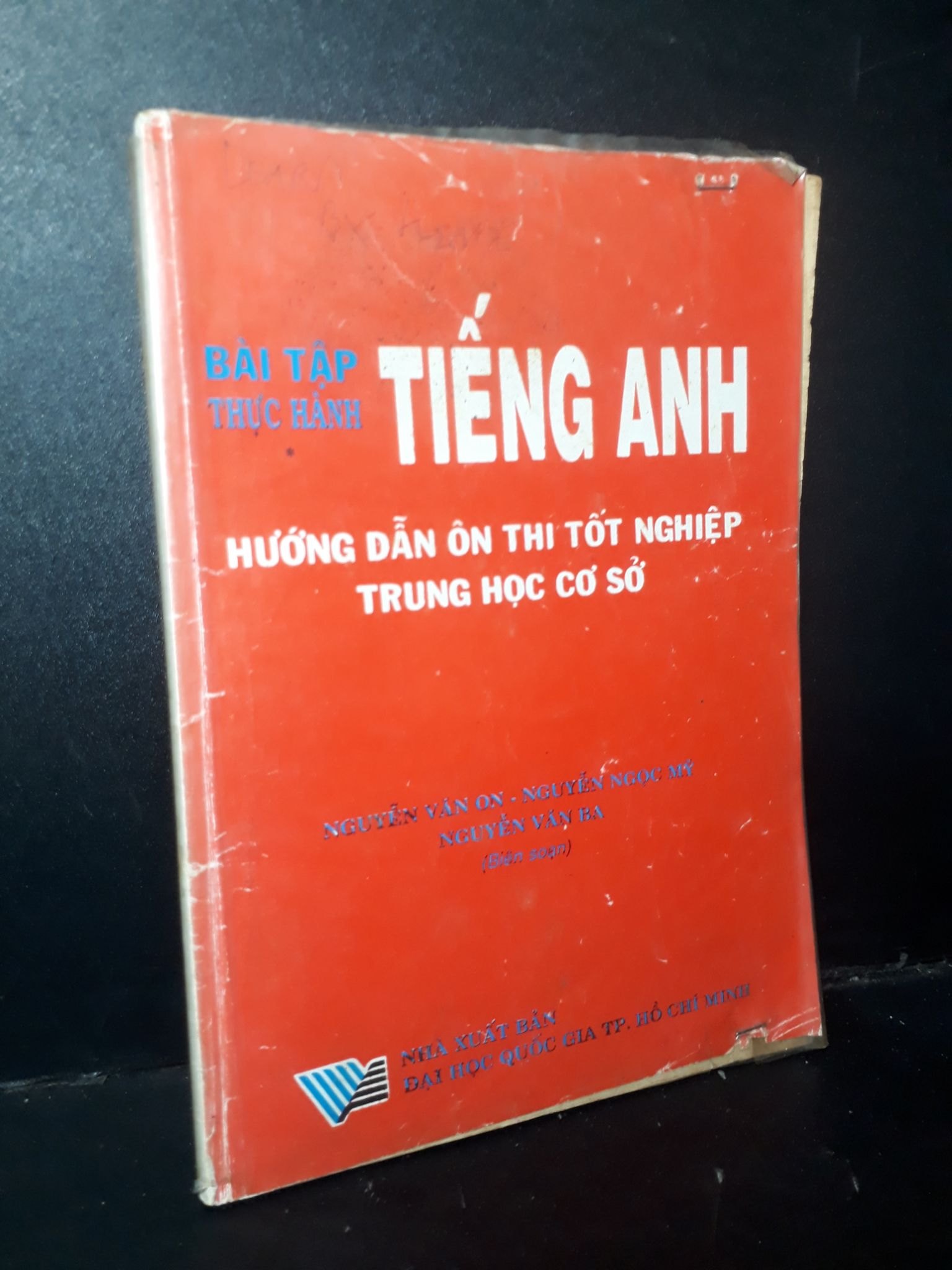 Bài tập thực hành tiếng Anh hướng dẫn ôn thi tốt nghiệp trung học cơ sở mới 60% ố nặng gấp bìa có viết vào sách 2002 HCM1001 Nguyễn Văn On - Nguyễn Ngọc Mỹ - Nguyễn Văn Ba HỌC NGOẠI NGỮ (NSX)
