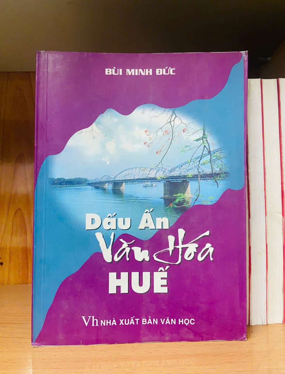 Dấu ấn Văn Hóa Huế - Bùi Minh Đức LỊCH SỬ - CHÍNH TRỊ - TRIẾT HỌC VAVO0810