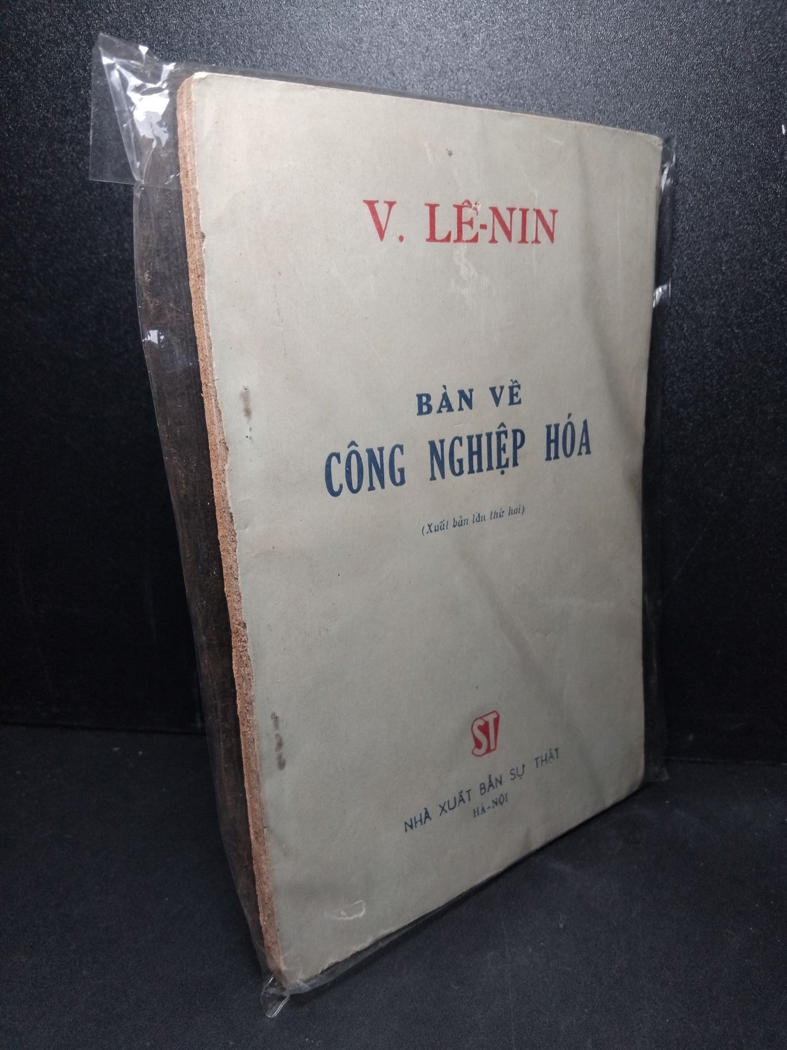 Bàn về công nghiệp hóa mới 60% bẩn bìa, ố vàng, tróc gáy, tróc bìa 1962 V. Lê-Nin HCM2603 LỊCH SỬ - CHÍNH TRỊ - TRIẾT HỌC (NSX)