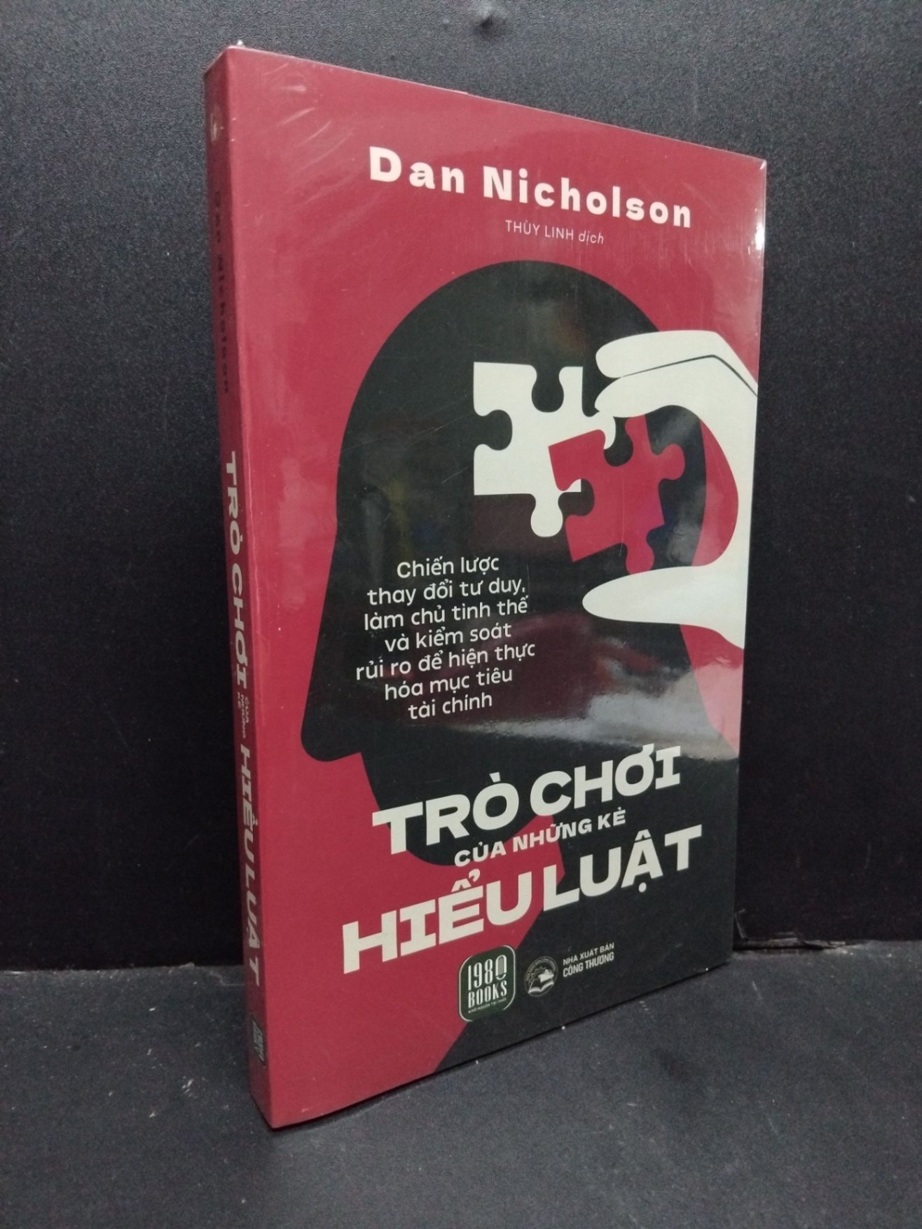 Trò chơi của những kẻ hiểu luật Dan Nicholson mới 100% HCM.ASB2310