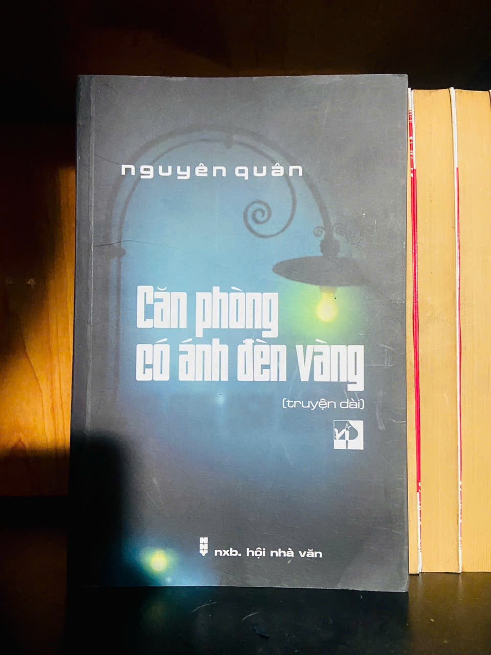 Căn phòng có ánh đèn vàng / Nguyên Quân VĂN HỌC VAVO2012-70