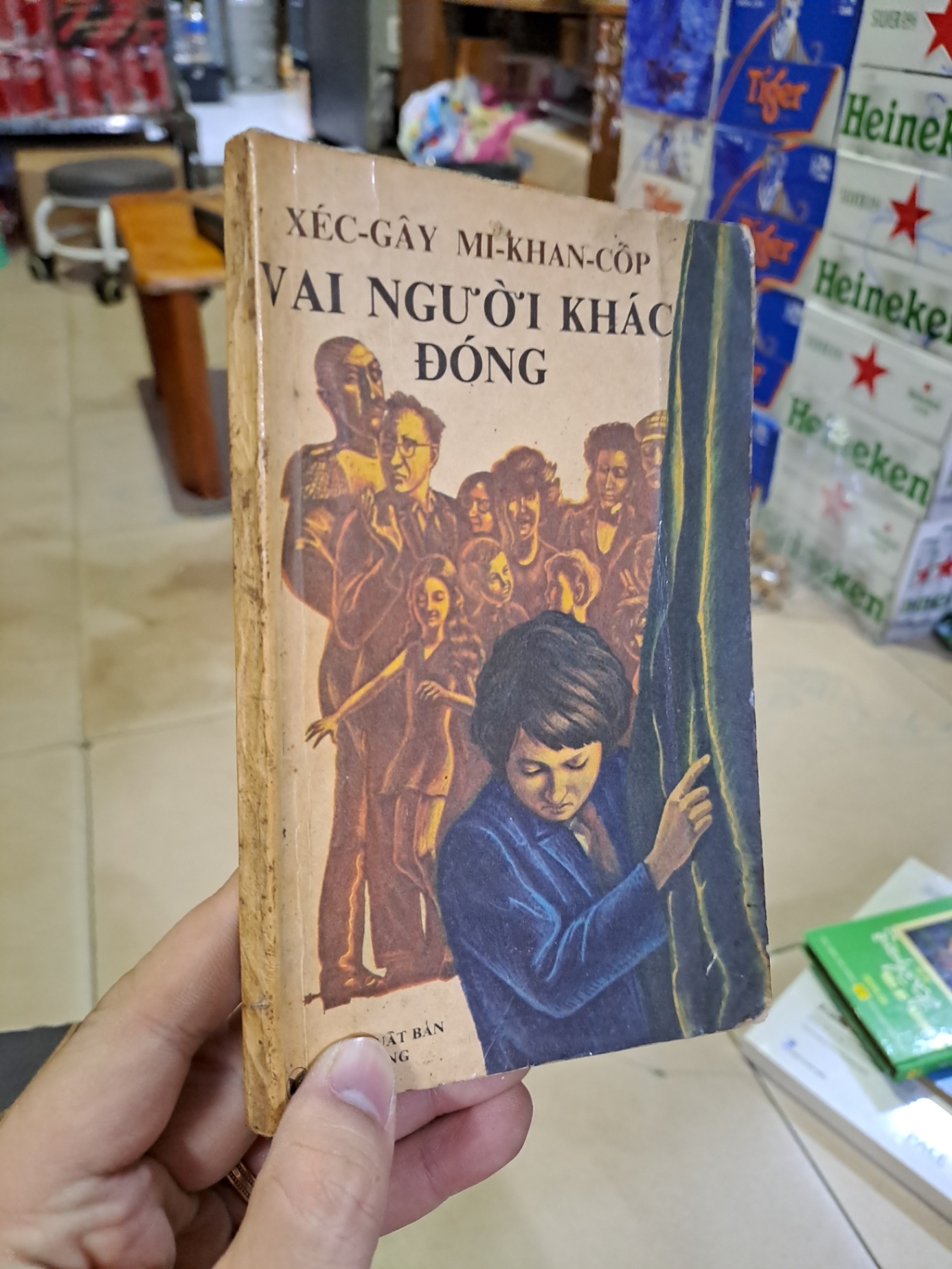 Vai người khác đóng mới 80% ố vàng 1984 NXB cầu vồng XÉC-GÂY MI-KHAN-CỐP HCM0308 VĂN HỌC (NSX)