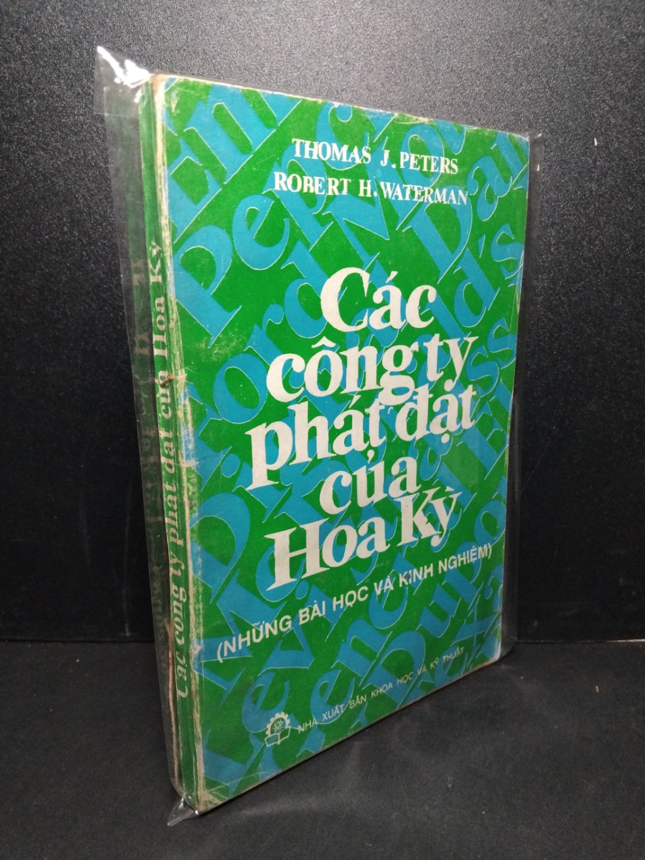 Các công ty phát đạt của Hoa Kỳ (những bài học và kinh nghiệm) mới 80% bẩn bìa, ố vàng, tróc gáy Thomas J. Peters - Robert H. Waterman HCM2603 MARKETING KINH DOANH (NSX)