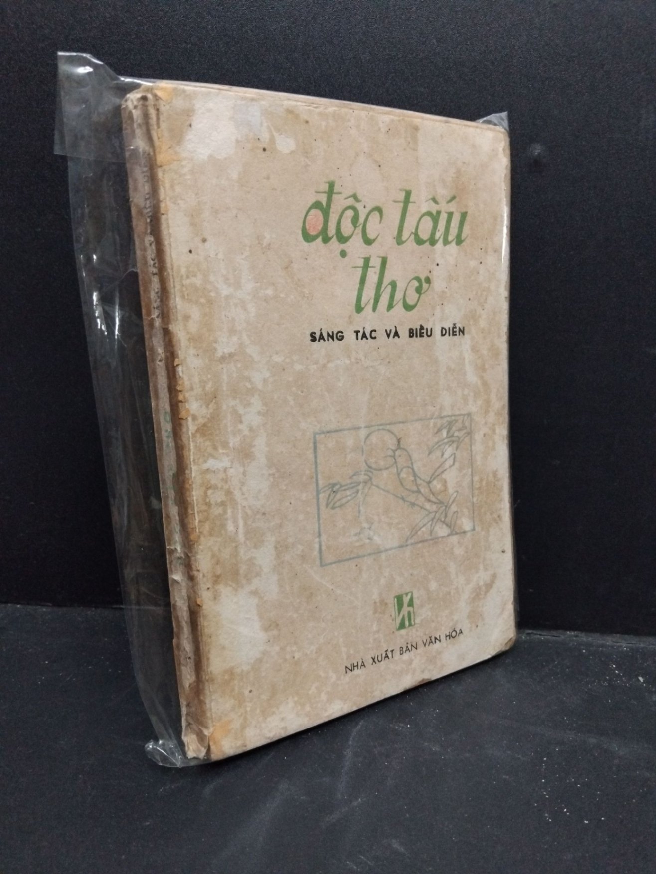Độc tấu thơ sáng tác và biểu diện nhiều tác giả mới 70% gáy rách bìa trầy ố HCM0806 văn học (NSX)