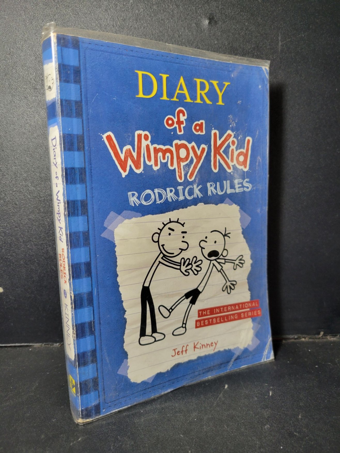 Diary of a wimpy kid 2 Rodrick rules mới 80% bẩn nhẹ, có vết mực bút highlight HCM1001 Jeff Kinney NGOẠI VĂN