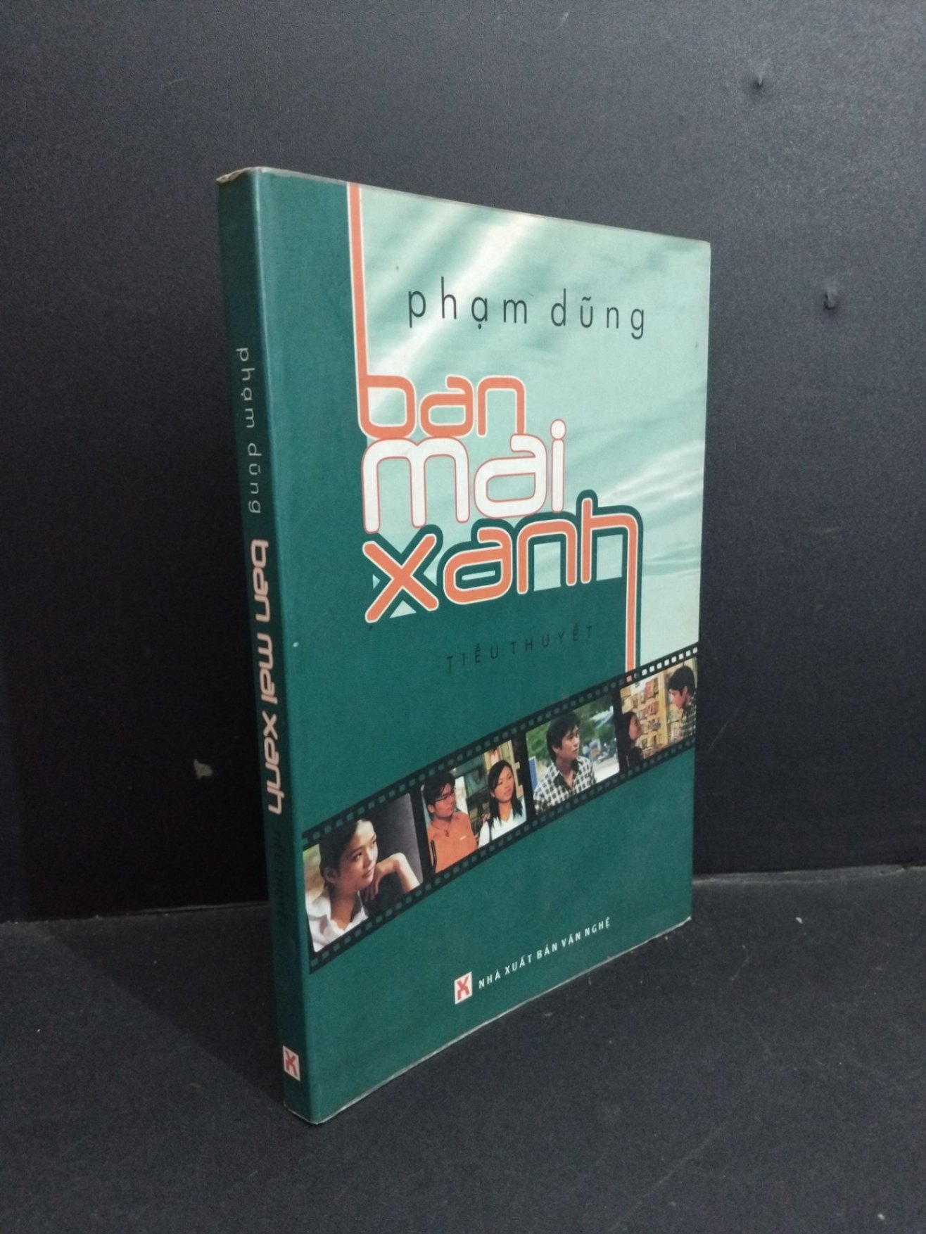 Ban mai xanh tiểu thuyết mới 80% bẩn bìa, ố nhẹ, có chữ viết ở trang đầu 2005 HCM1712 Phạm Dũng VĂN HỌC (NSX)