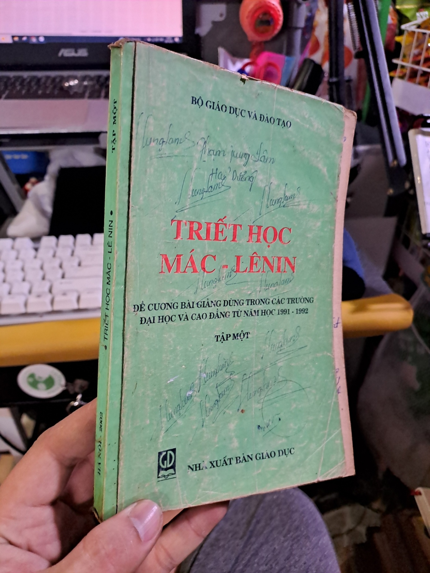 Triết học Mác-lenin Tập 1 đề cương bài giảng dùng trong các trường đại học và cao đẳng 1991-1992 GIÁO TRÌNH, CHUYÊN MÔN HCM1709