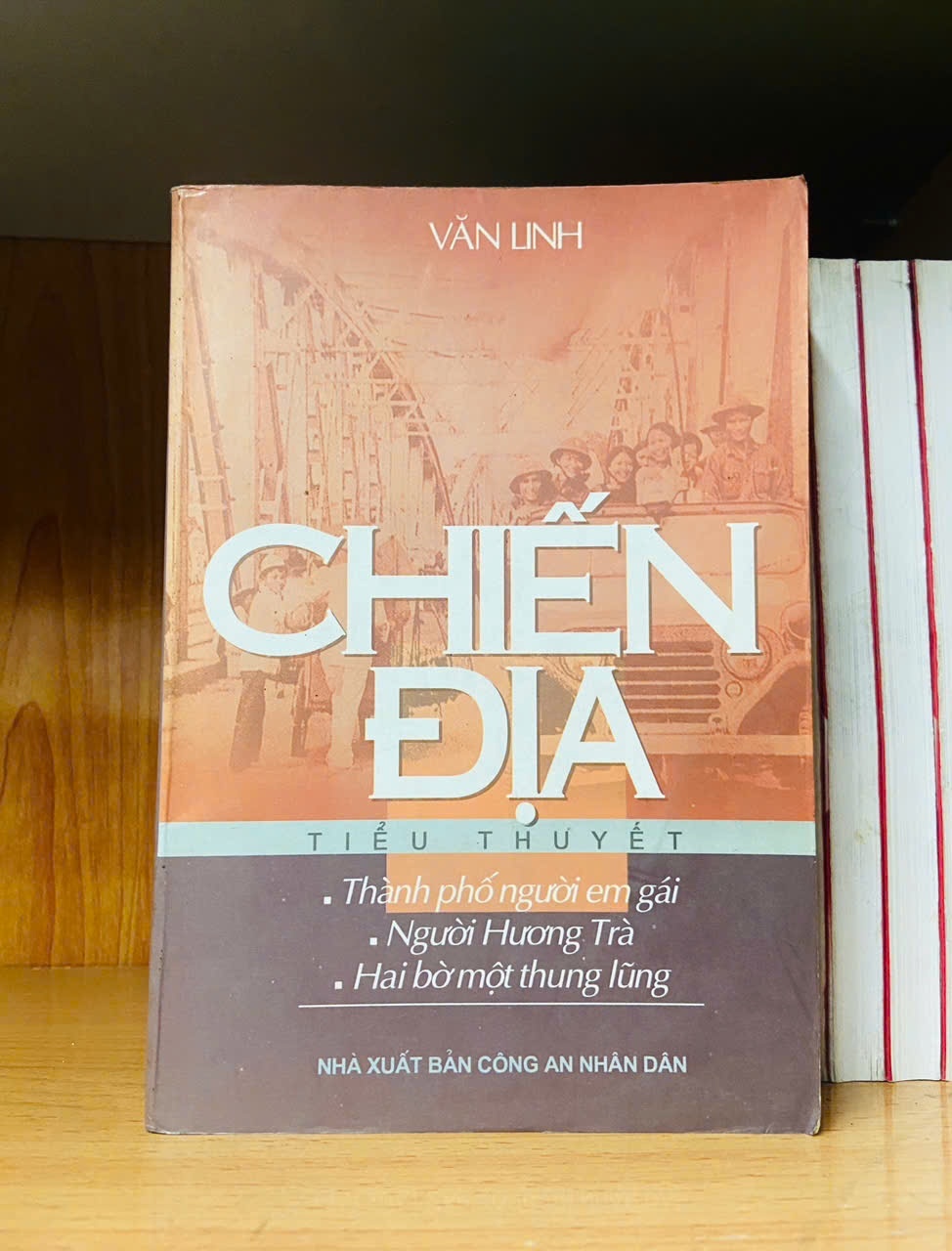 Chiến Địa - Văn Linh - VĂN HỌC - VAVO2911-238