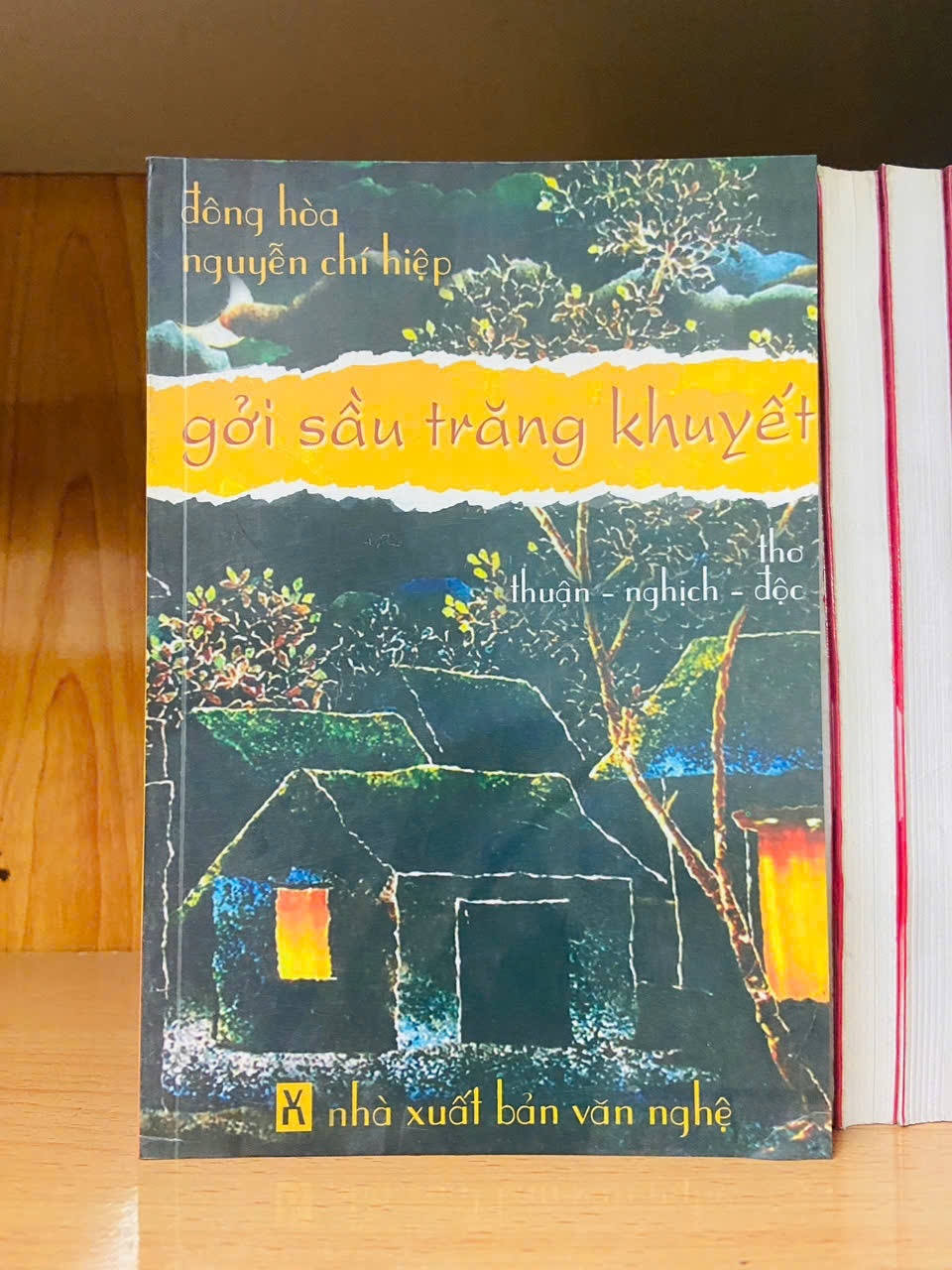 Gởi sầu trăng khuyết - Đông Hòa ; Nguyễn Chí Hiệp - VĂN HỌC - VAVO2011-20
