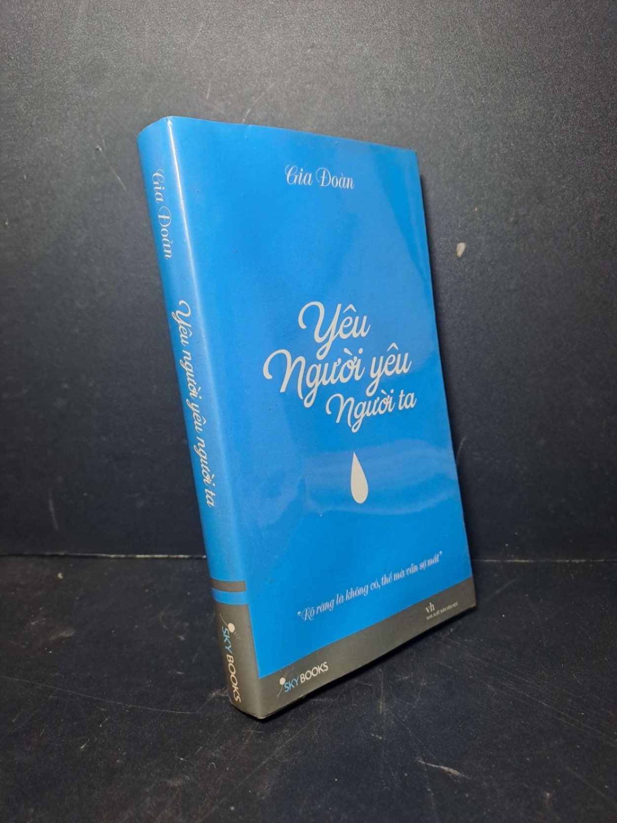 Yêu người yêu người ta - Gia Đoàn 2014 mới 80% ố có chữ ký tác giả VĂN HỌC HCM2012-27 (NSX)