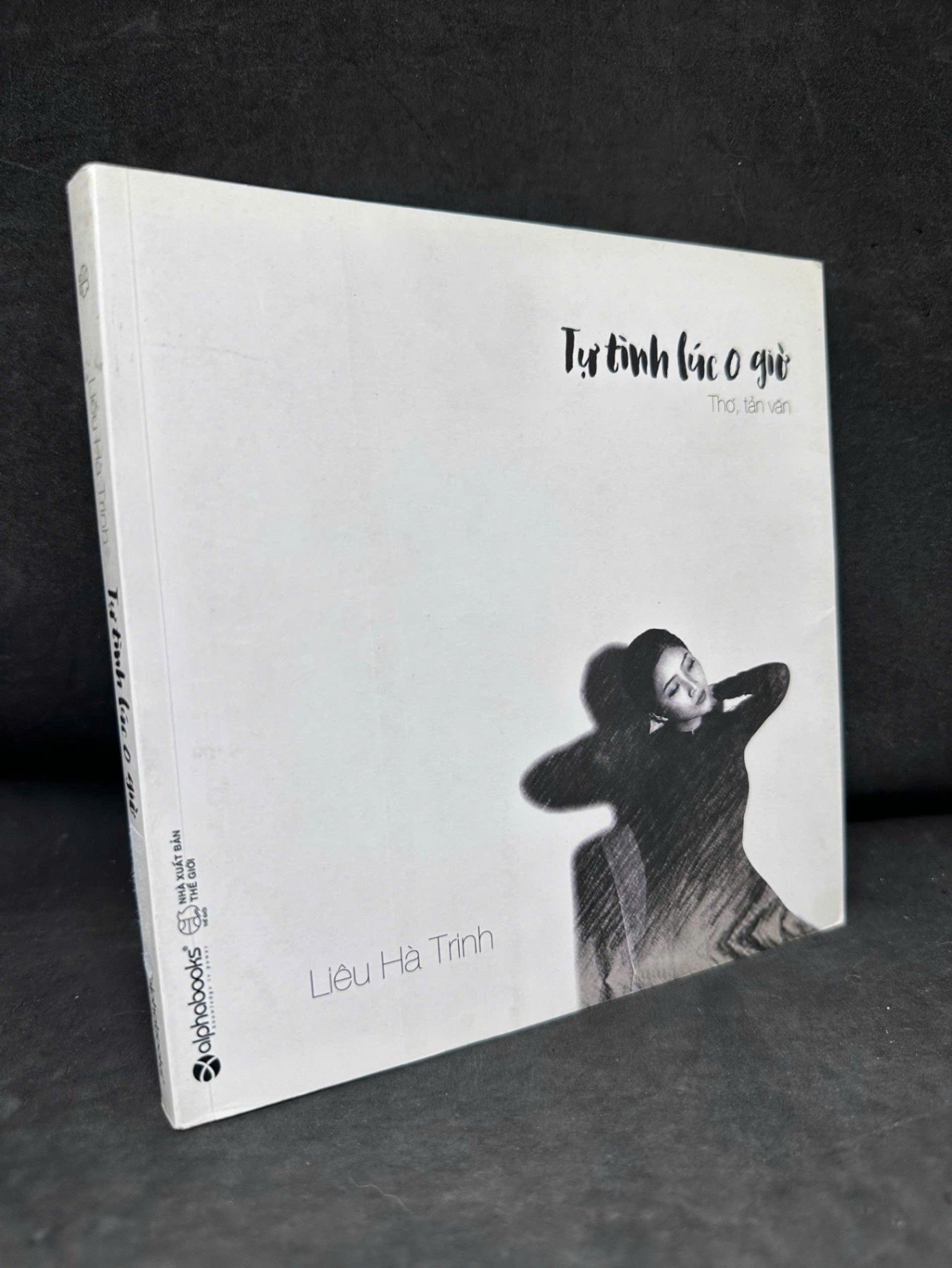 [Phiên Chợ Sách Cũ] Tự Tình Lúc 0 Giờ, 2016 - Liêu Hà Trinh H1809 SBM