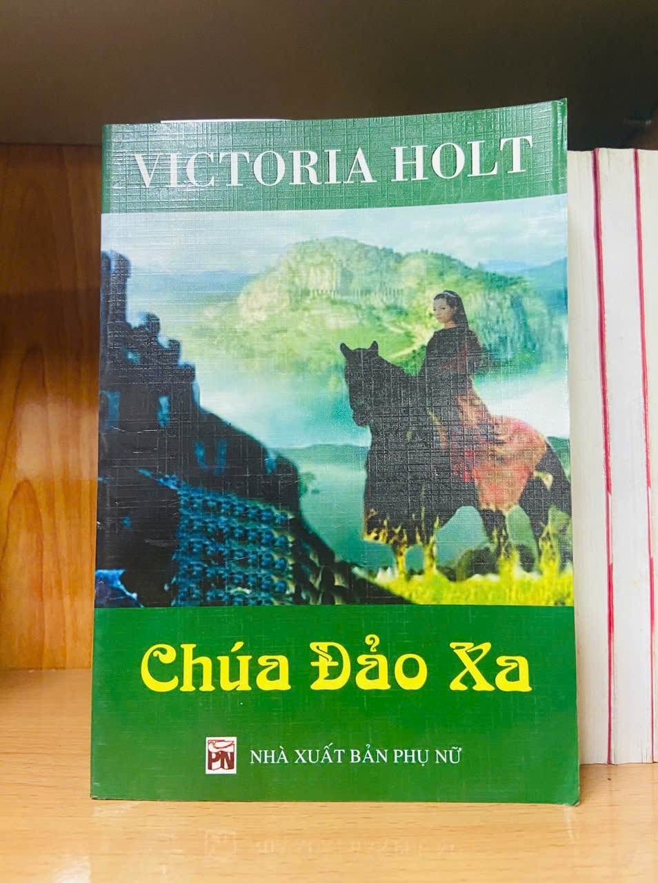 Chúa đảo xa - Victoria Holt - VĂN HỌC - VAVO1211