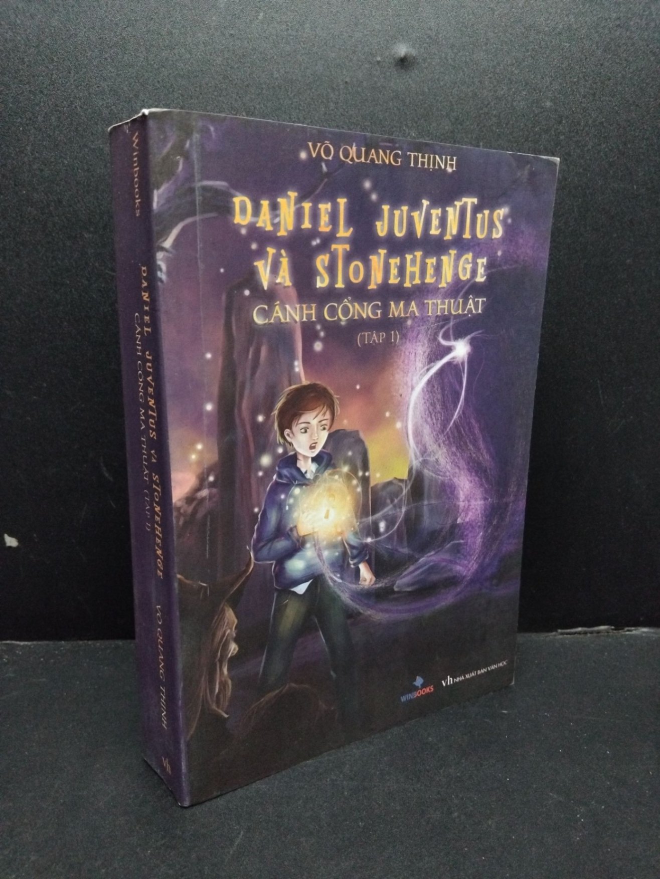Daniel Juventus và Stonehenge - Cánh cổng ma thuật tập 1 mới 80% ố vàng HCM1906 Võ Thanh Thịnh SÁCH VĂN HỌC (NSX)