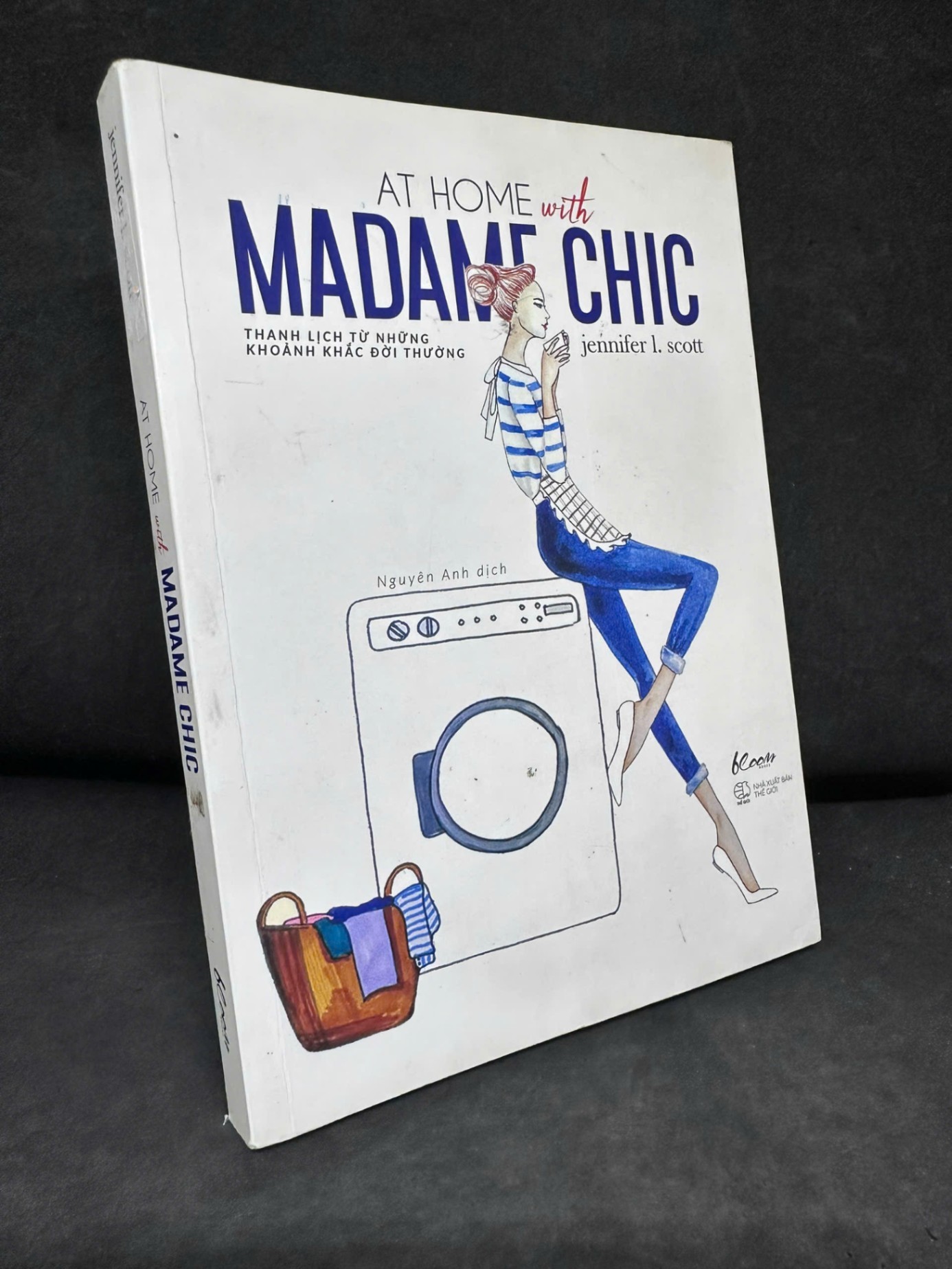 [Phiên Chợ Sách Cũ] At Home With Madame Chic, 2020 - Jennifer L. Scott H1809 SBM