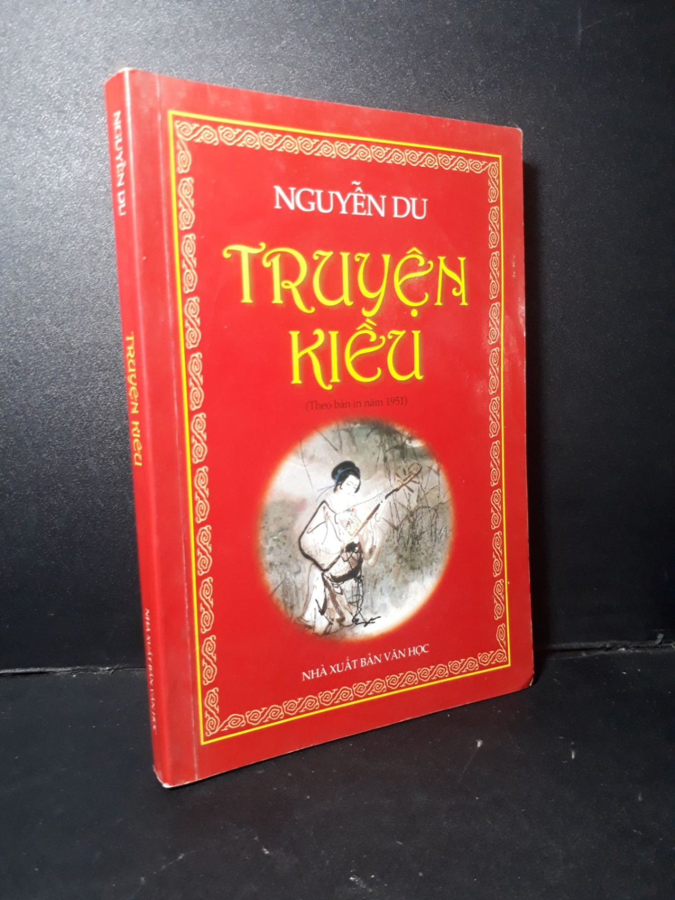 Truyện Kiều mới 80% bẩn bìa, ố, ẩm góc sách 2012 HCM1001 Nguyễn Du VĂN HỌC