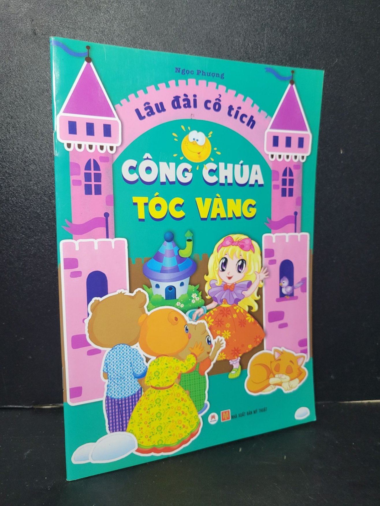 Lâu đài cổ tích công chúa tóc vàng mới 90% bẩn nhẹ 2021 Ngọc Phương HCM2205 VĂN HỌC