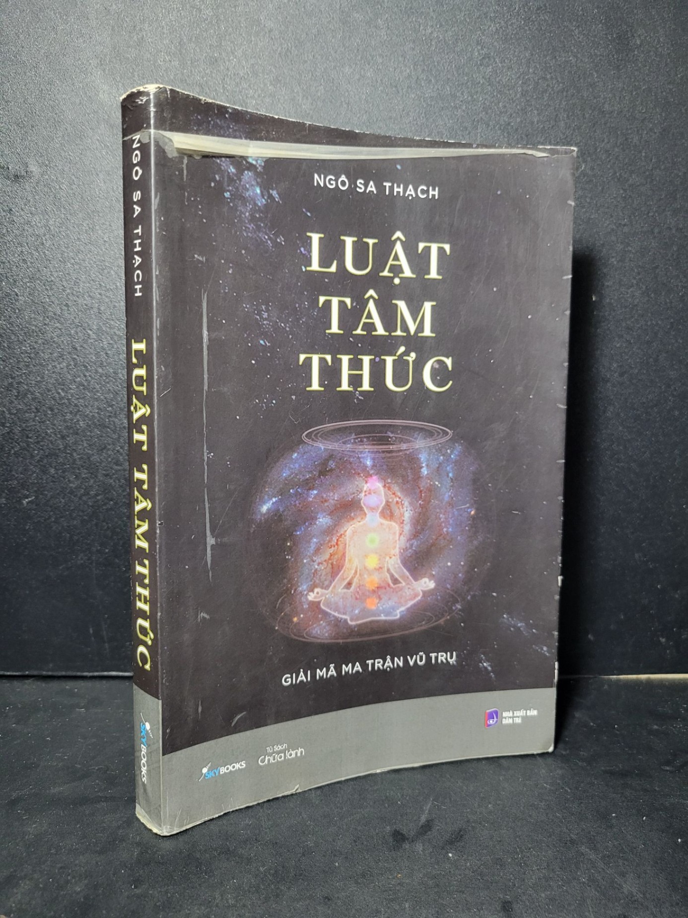 Luật tâm thức mới 80% bẩn bìa, ố nhẹ, tróc bìa, highlight, tróc gáy nhẹ 2021 Ngô Sa Thạch HCM2205 TÂM LINH - TÔN GIÁO - THIỀN (NSX)