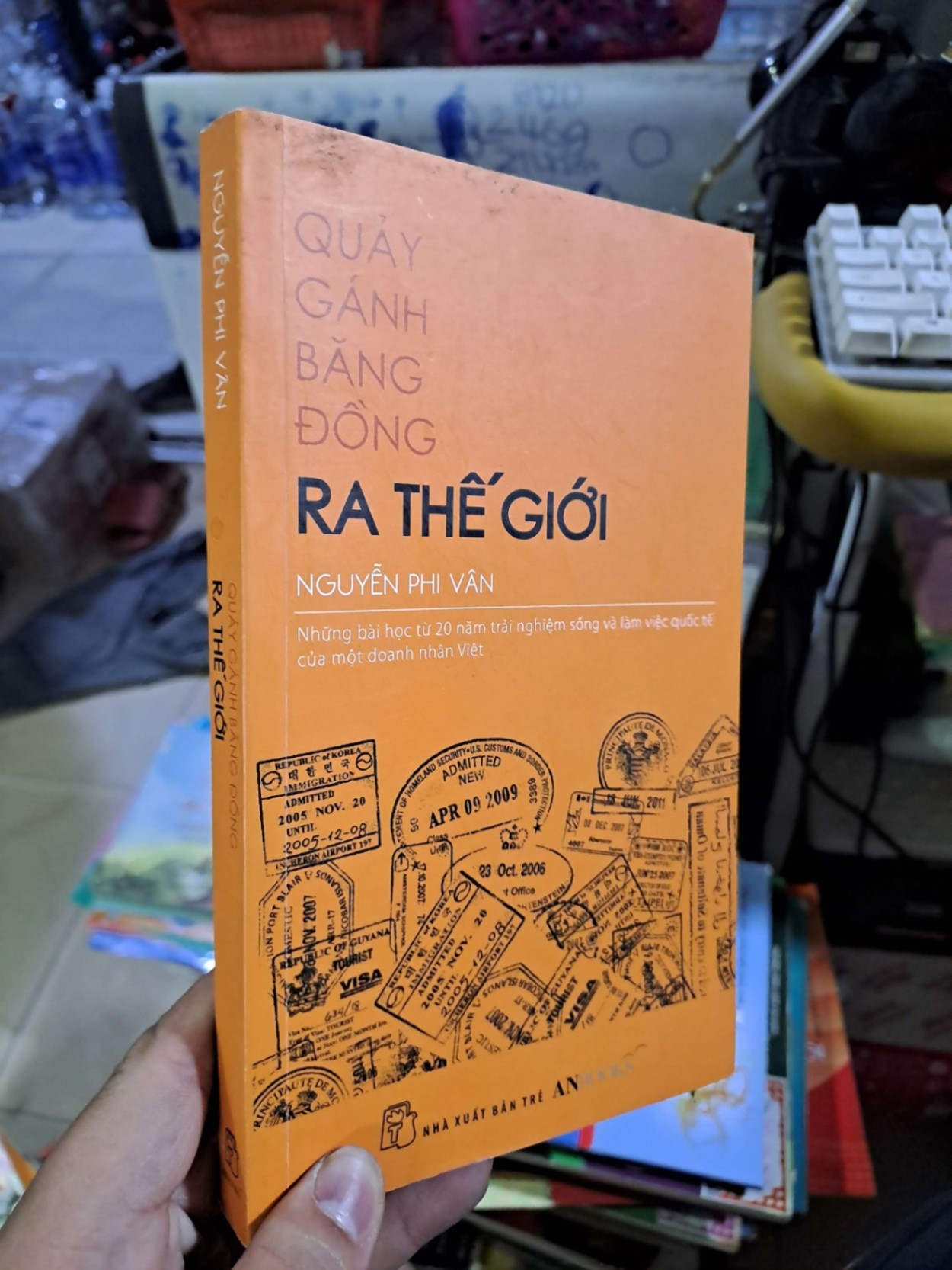 Quảy gánh băng đồng ra thế giới - Nguyễn Phi Vân - 2016 mới 80% - KỸ NĂNG - HCM0111