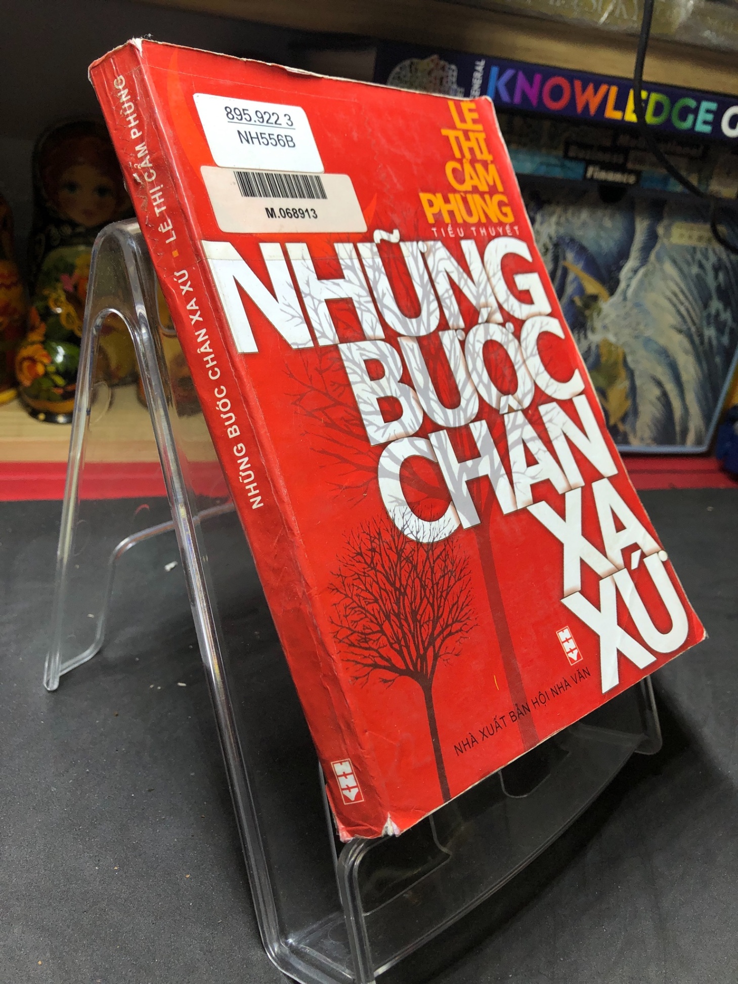 Những bước chân xa xứ 2004 mới 60% bẩn nhẹ Lê Thị Cẩm Phùng HPB0906 SÁCH VĂN HỌC (NSX)