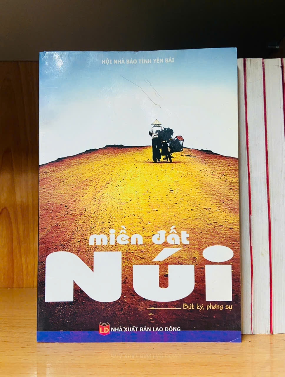 Miền đất Núi - VĂN HỌC - VAVO1211