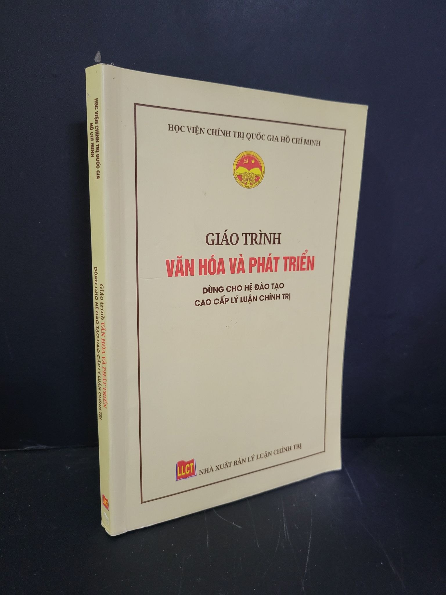 Giáo trình văn hóa và phát triển dùng cho hệ đào tạo cao cấp lý luận chính trị mới 80% bẩn nhẹ, có chữ viết, gạch chân 2022 Học viện chính trị quốc gia Hồ Chí Minh HCM3004 GIÁO TRÌNH, CHUYÊN MÔN (NSX)