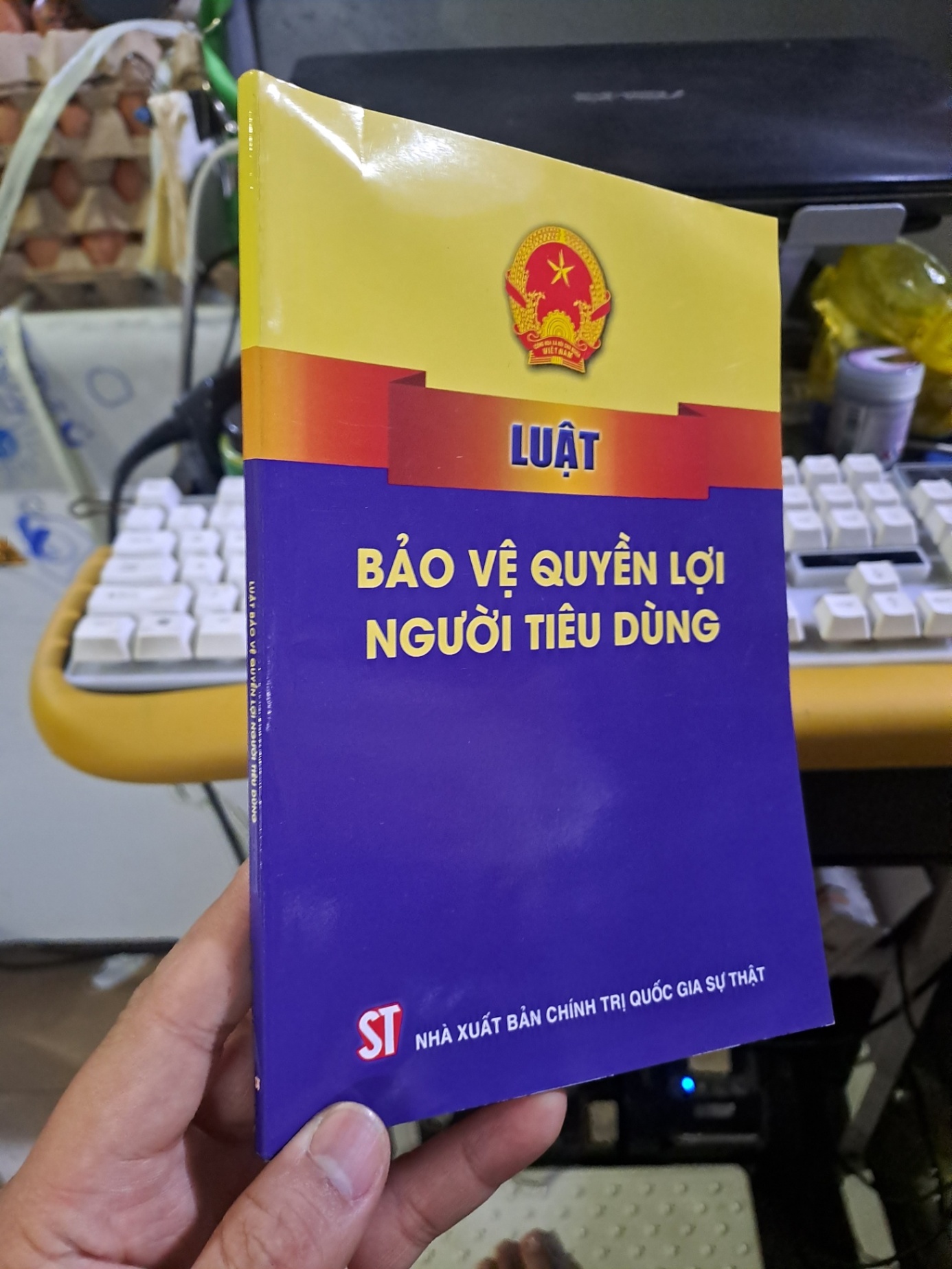 Luật bảo vệ quyền lợi người tiêu dùng mới 90% 2023 GIÁO TRÌNH, CHUYÊN MÔN HCM1709