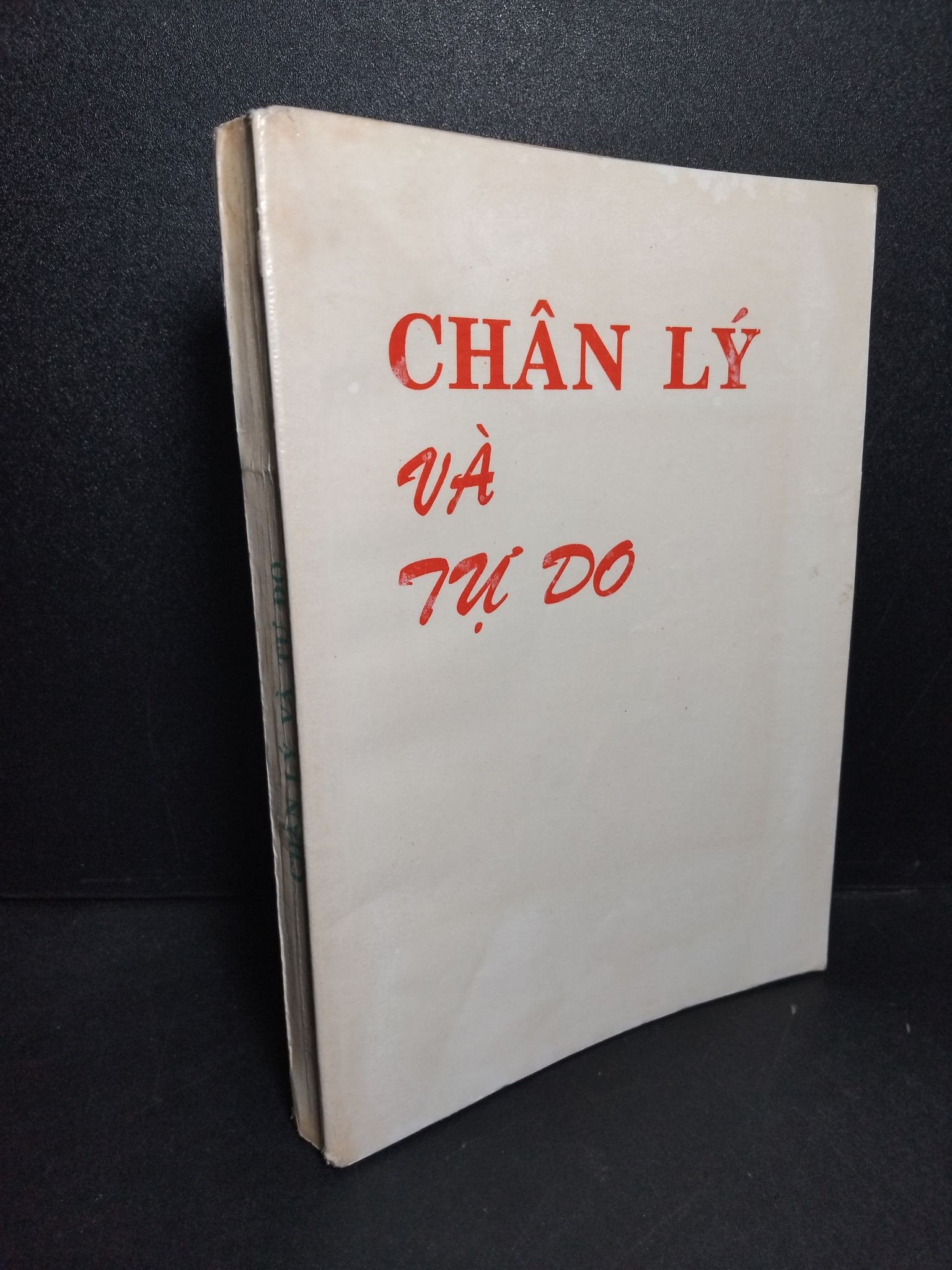 Chân lý và tự do mới 80% ố vàng có mộc HCM2103 TÂM LINH - TÔN GIÁO - THIỀN (NSX)