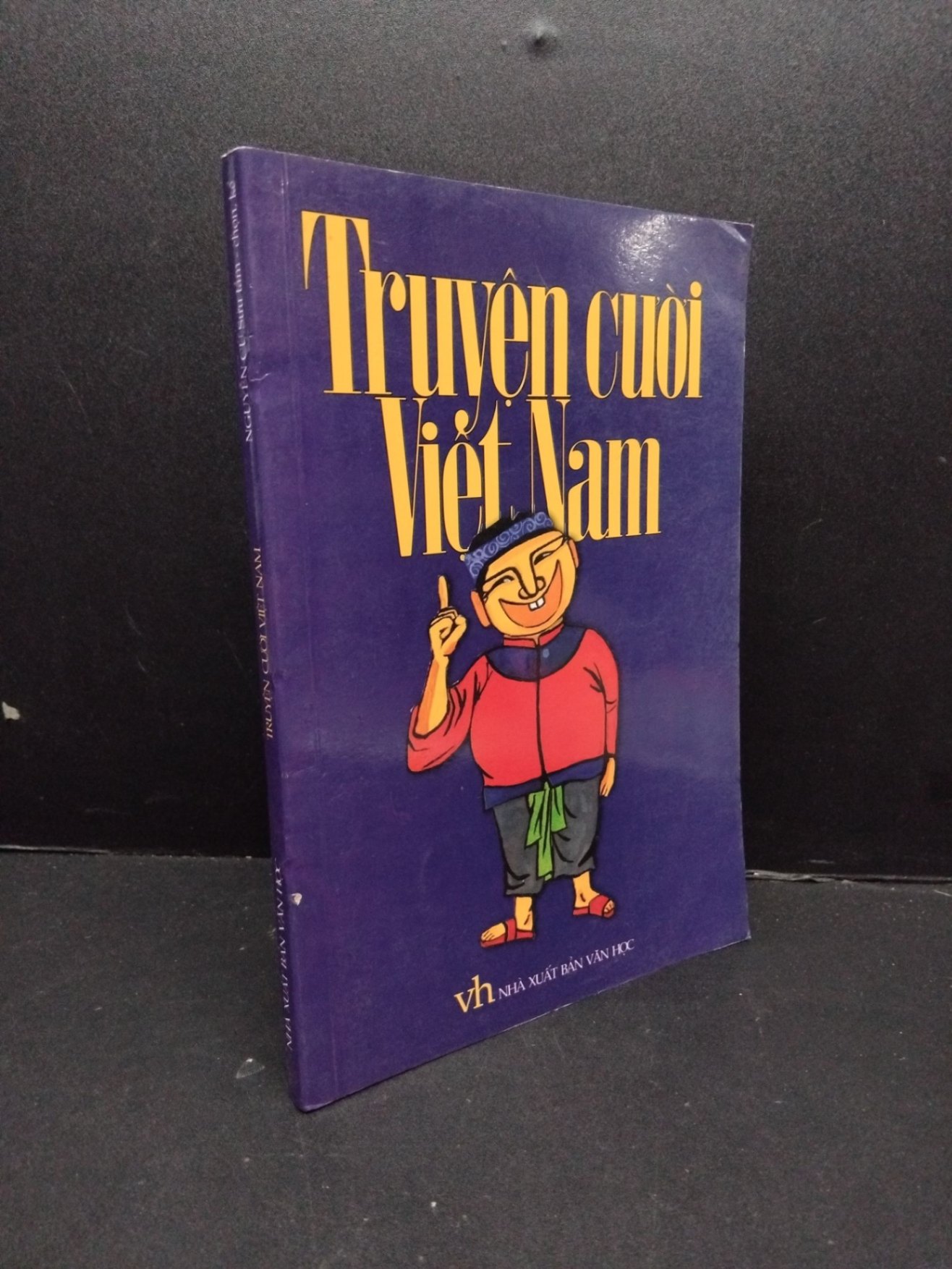Truyện cười Việt Nam mới 80% ố bẩn nhẹ 2002 HCM2809 Nguyễn Cù VĂN HỌC (NSX)