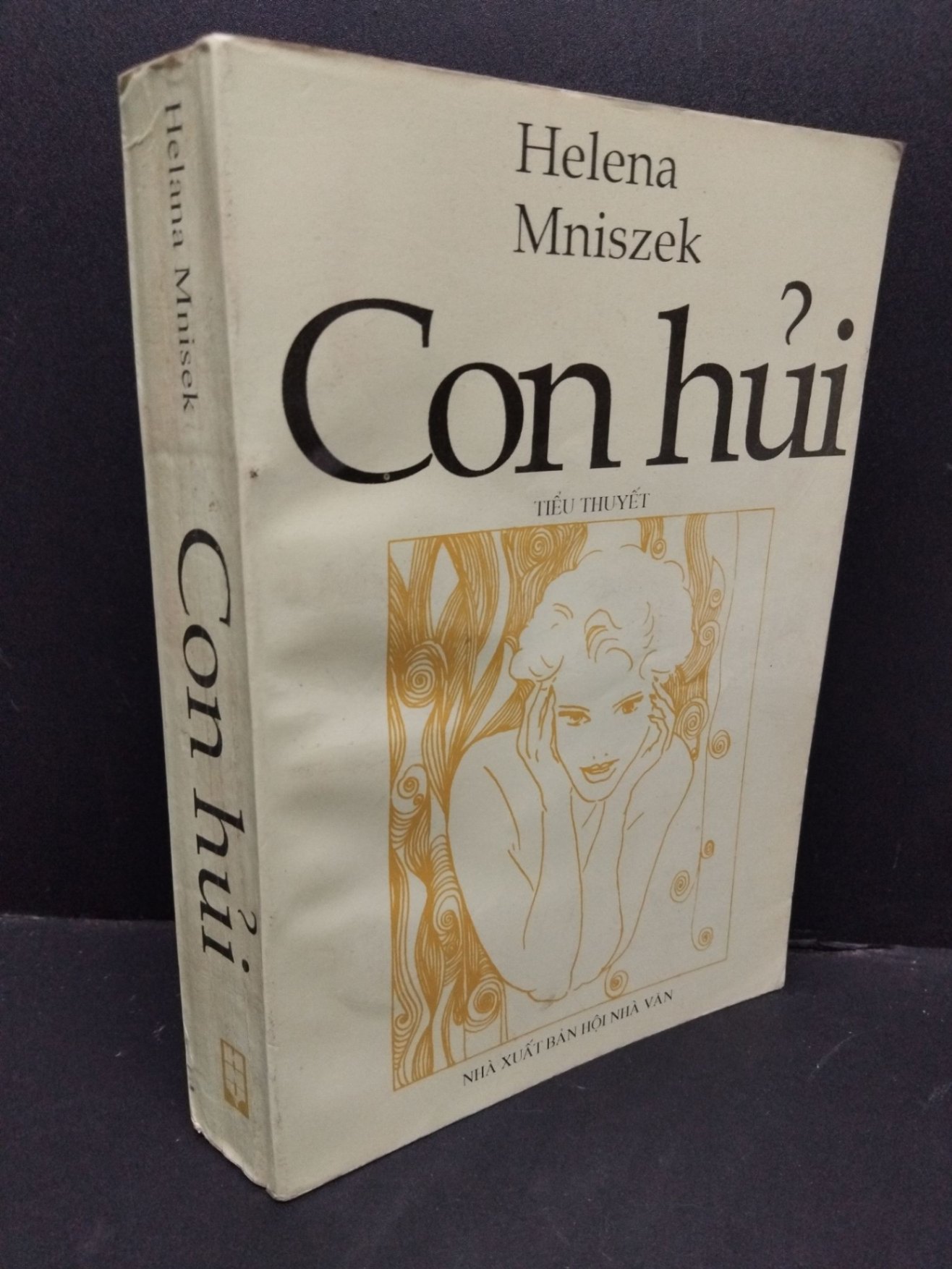 Con hủi mới 70% bẩn bìa, ố 1999 HCM2110 Helena Mniszek VĂN HỌC