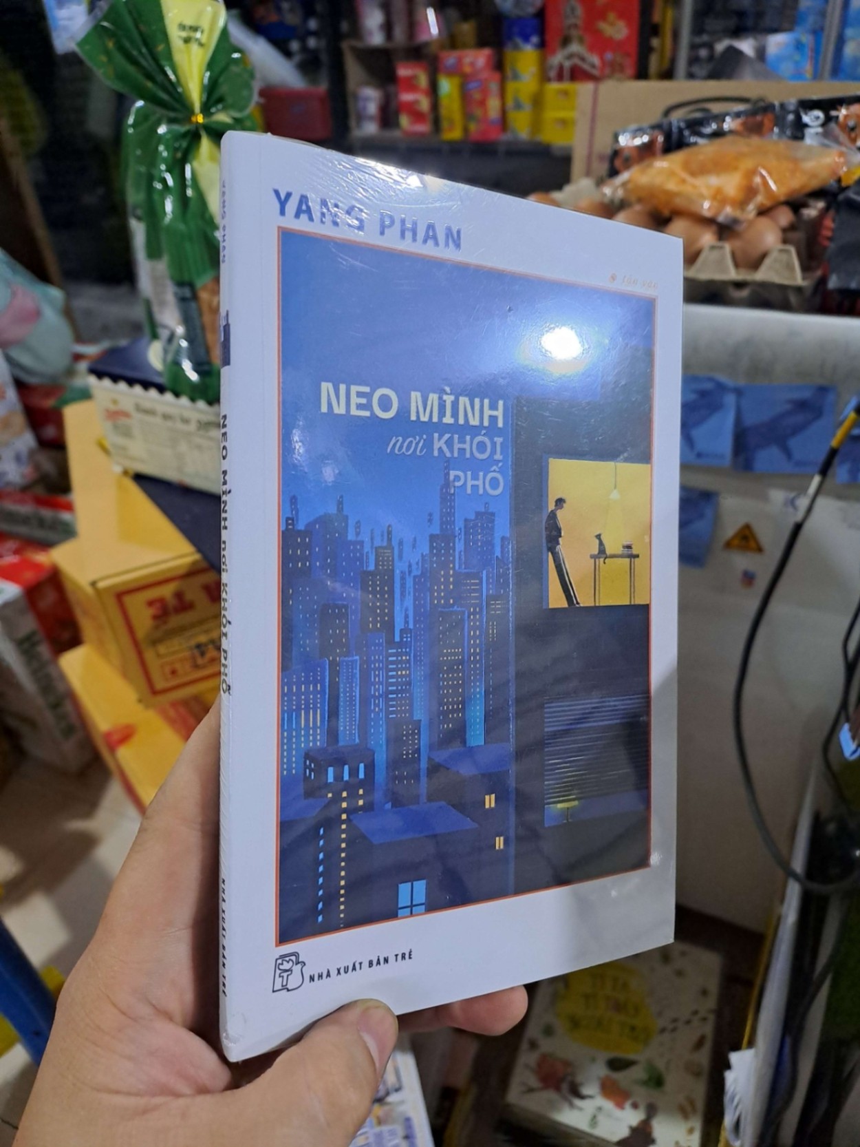 Neo Mình Nơi Khói Phố - Yang Phan - mới 100% - VĂN HỌC - HMT3012